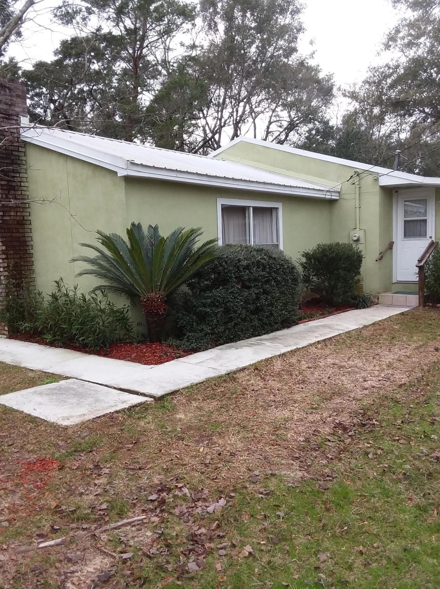 125 W Roberts Road W, Defuniak Springs, FL 32433