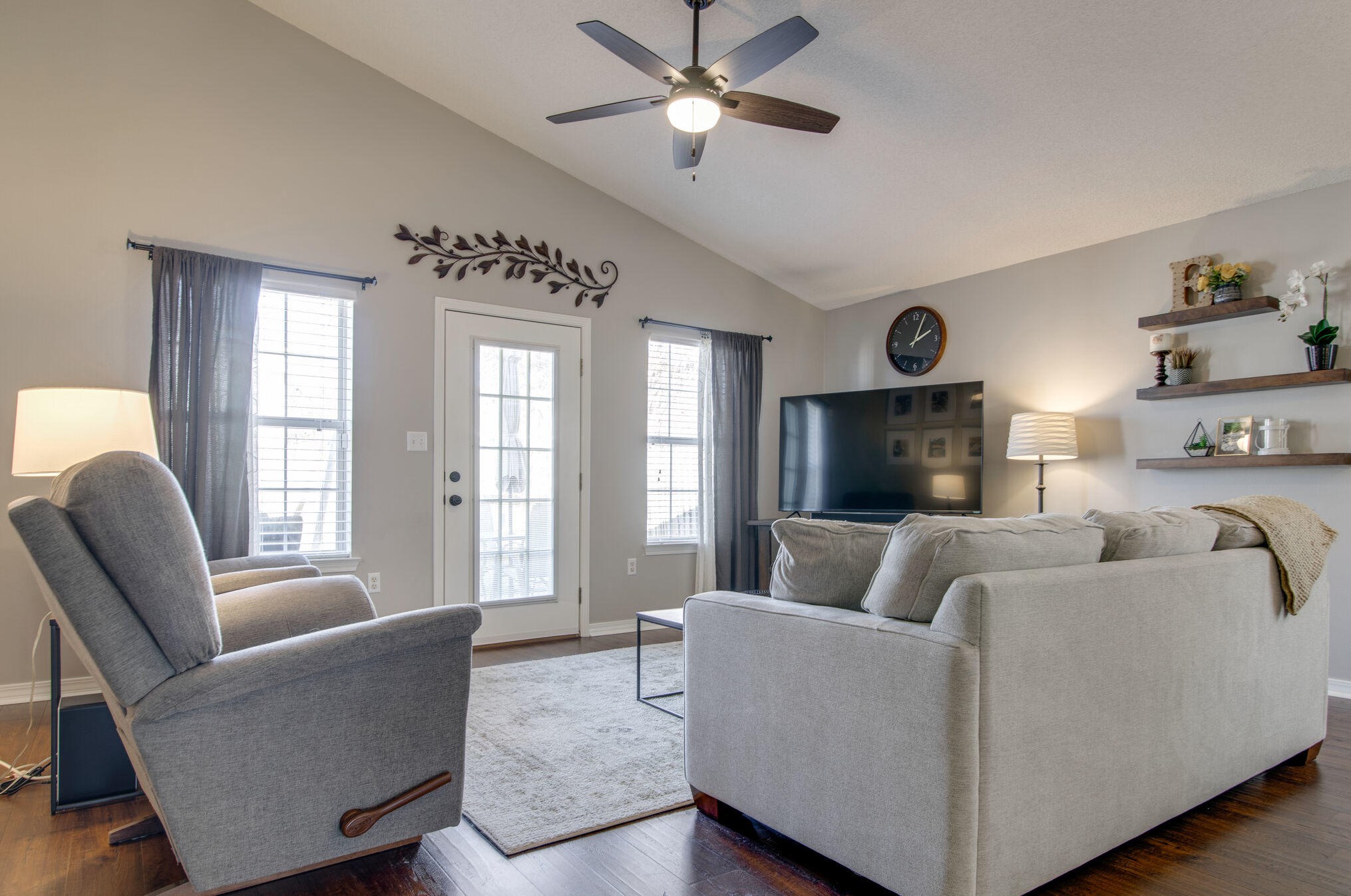 561 Rough Leaf Ln, Mary Esther FL  32569-2184 exterior