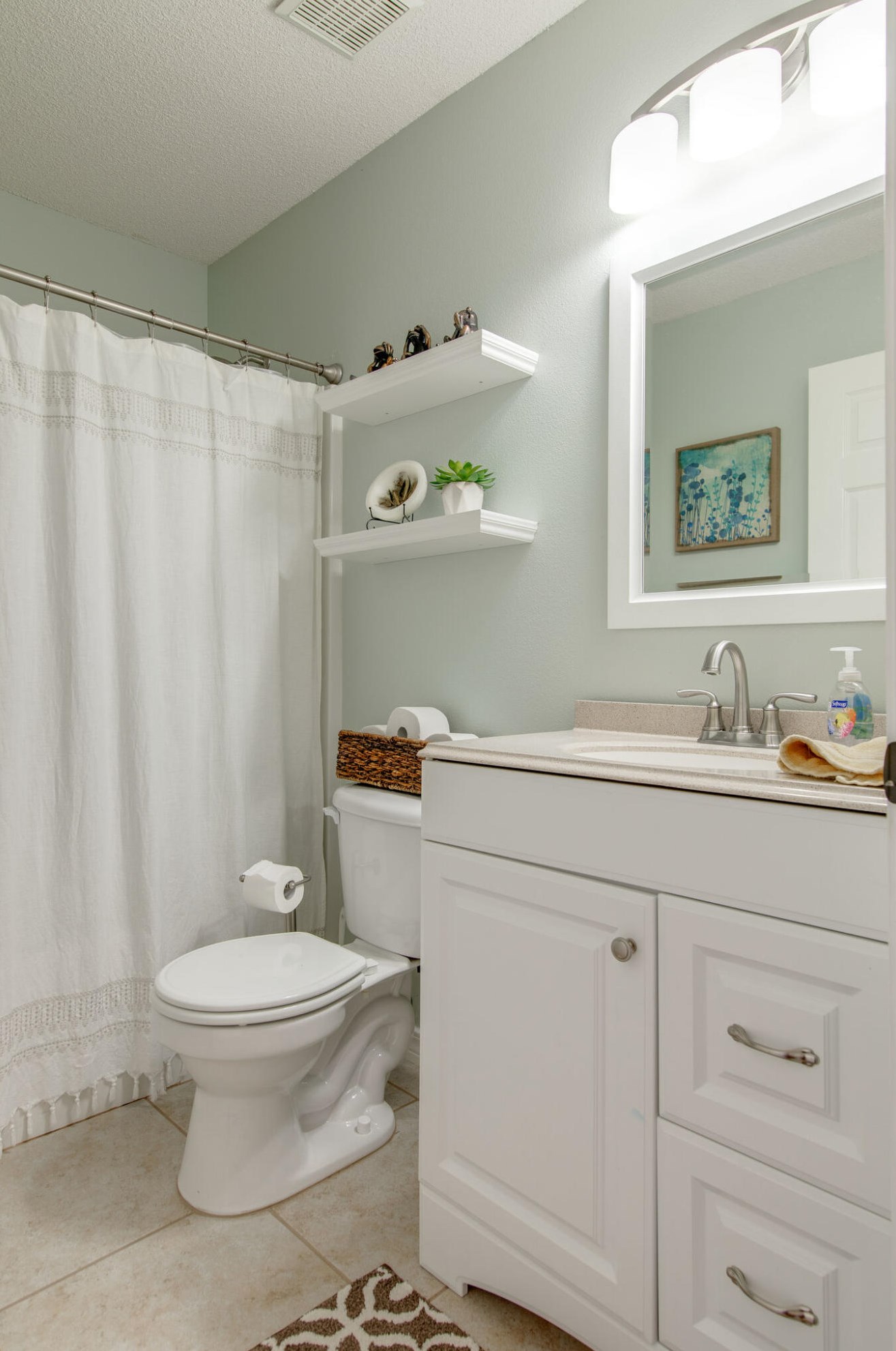 561 Rough Leaf Ln, Mary Esther FL  32569-2184 exterior