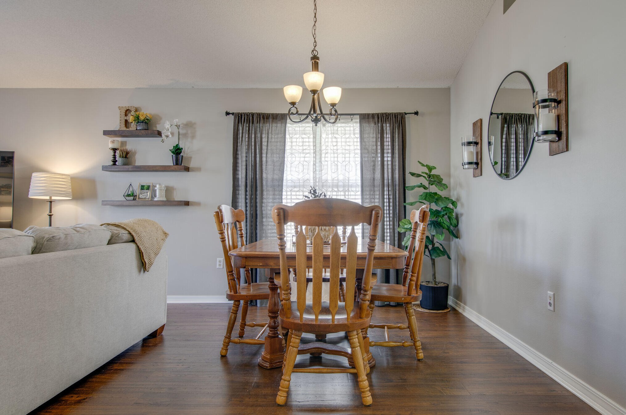 561 Rough Leaf Ln, Mary Esther FL  32569-2184 exterior