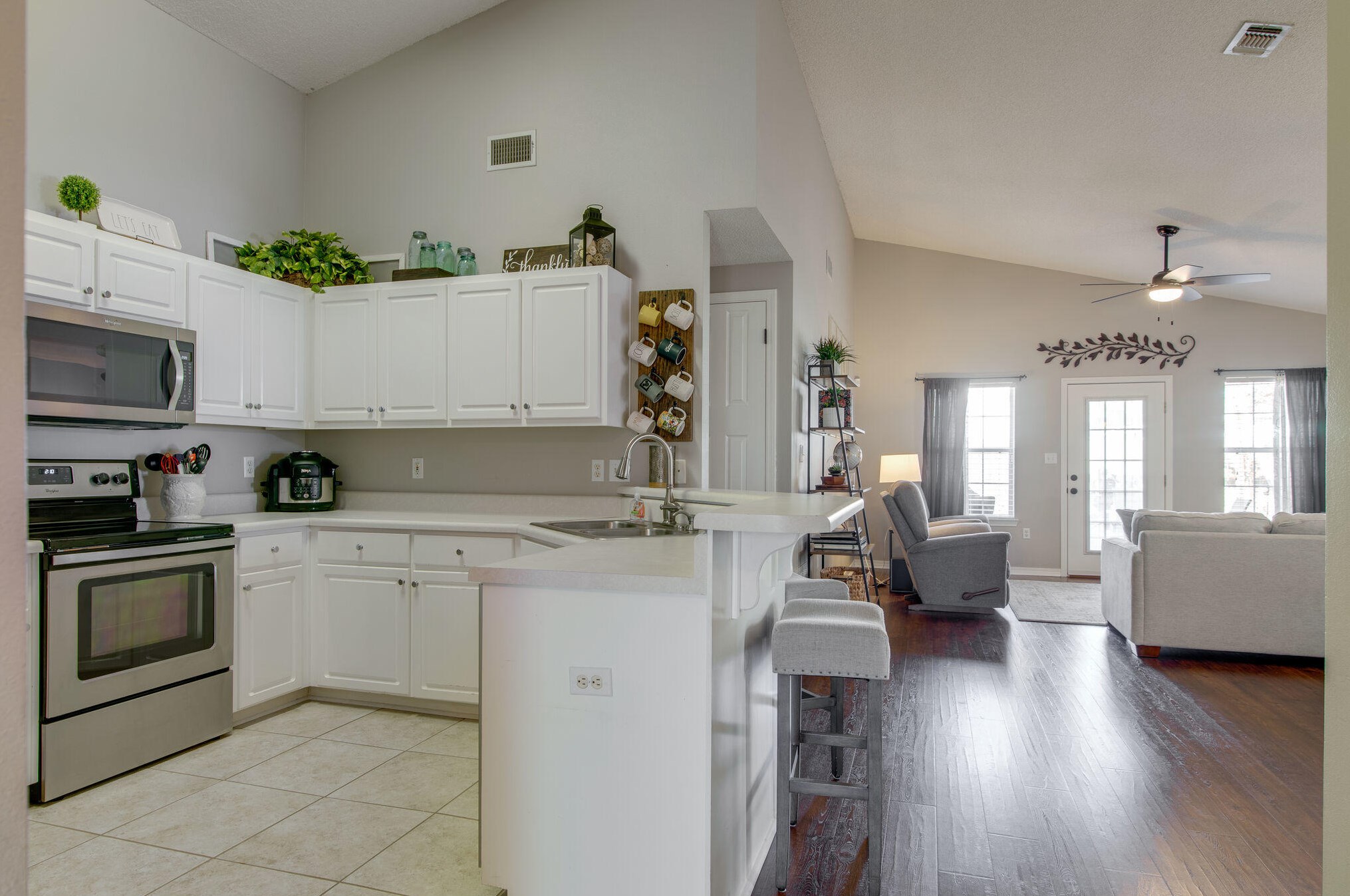 561 Rough Leaf Ln, Mary Esther FL  32569-2184 exterior