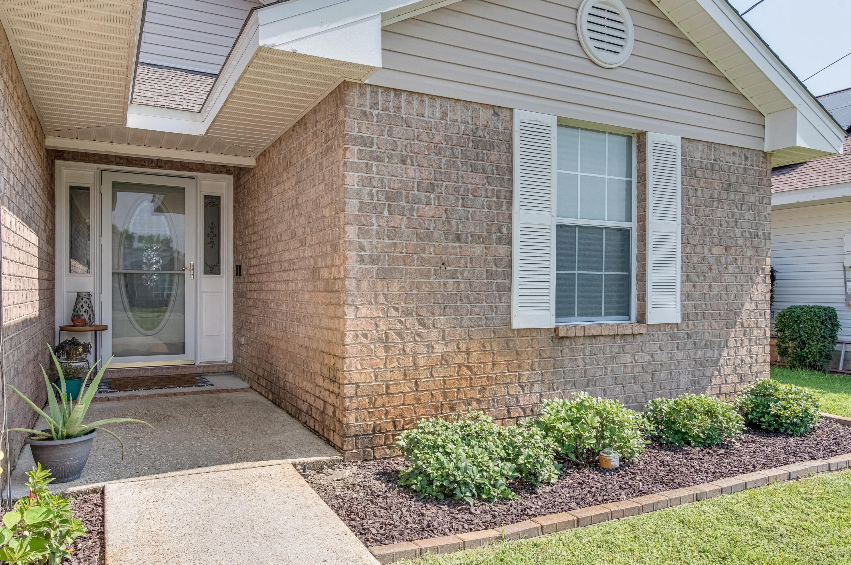 561 Rough Leaf Ln, Mary Esther FL  32569-2184 exterior