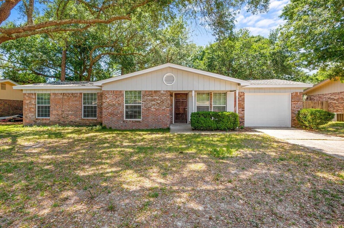 107 Alan A Dale Dr, Niceville, FL 32578