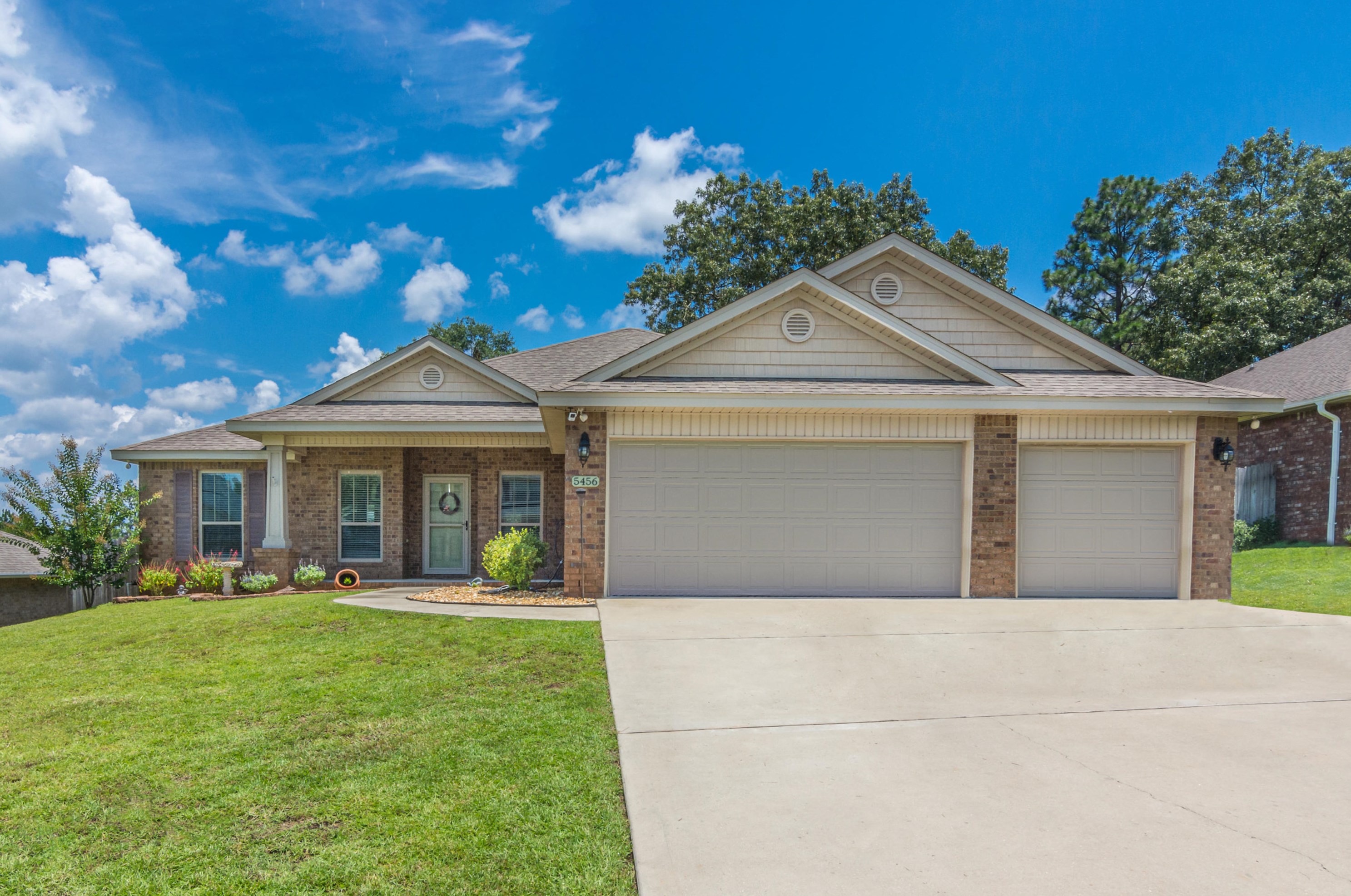 5456 Brook Dr, Crestview, FL 32539-9001