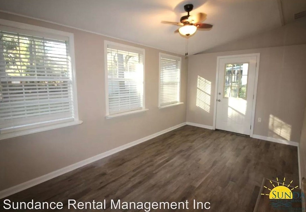 78 8th Ave, Shalimar, FL 32579