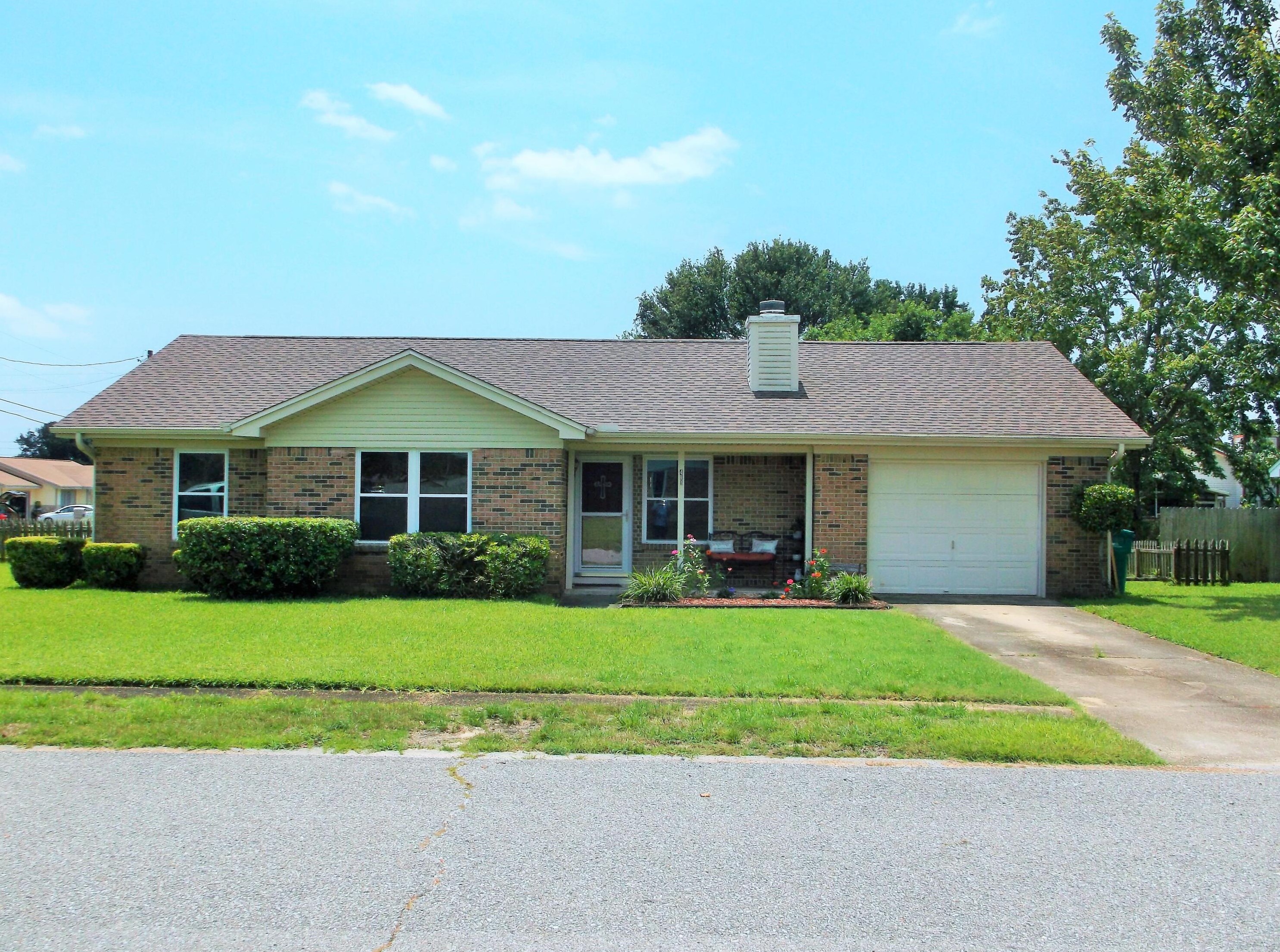 411 Fleetwood Dr, Mary Esther, FL 32569-1471