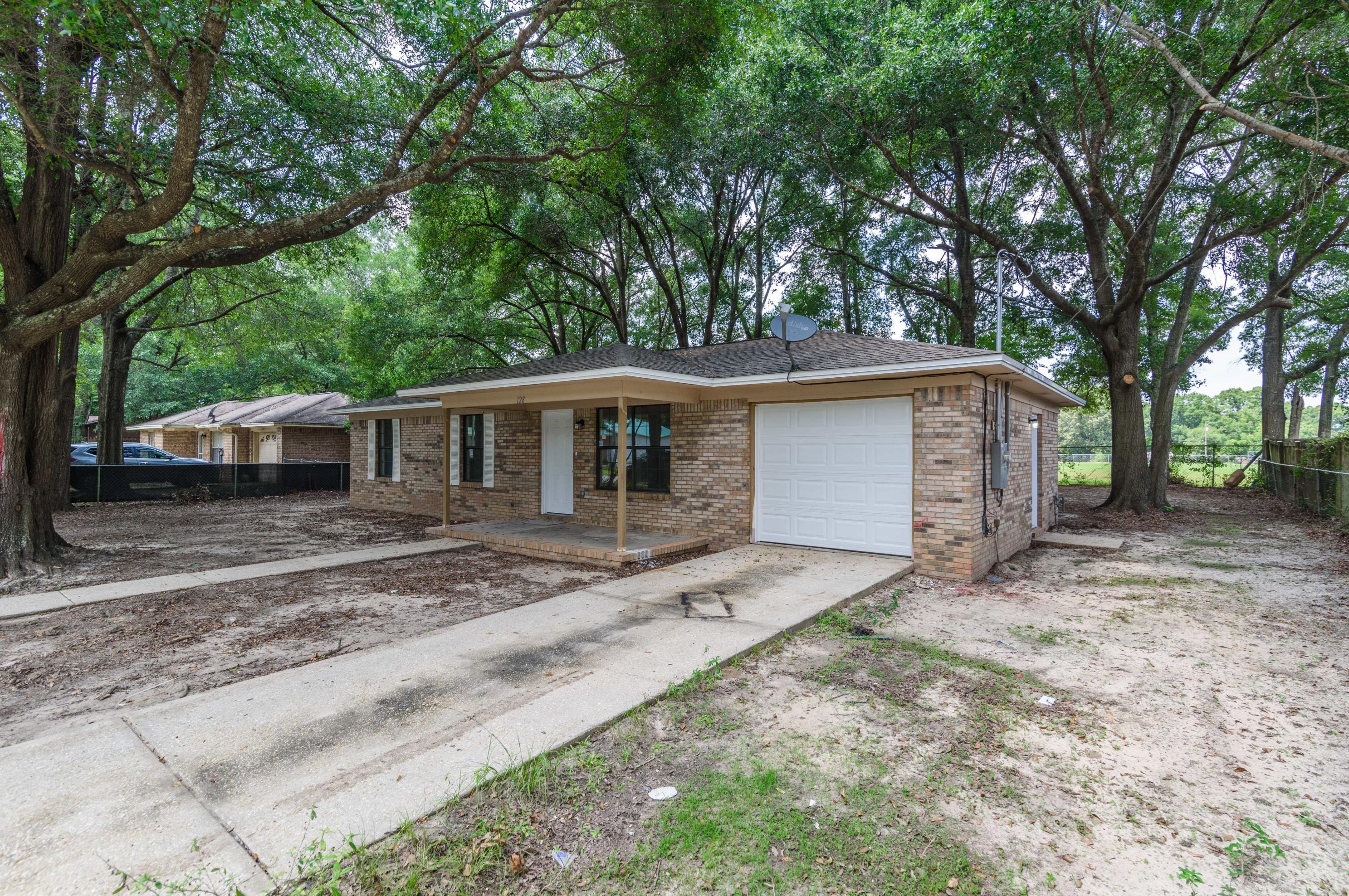 128 3rd Ave, Crestview, FL 32536-2410