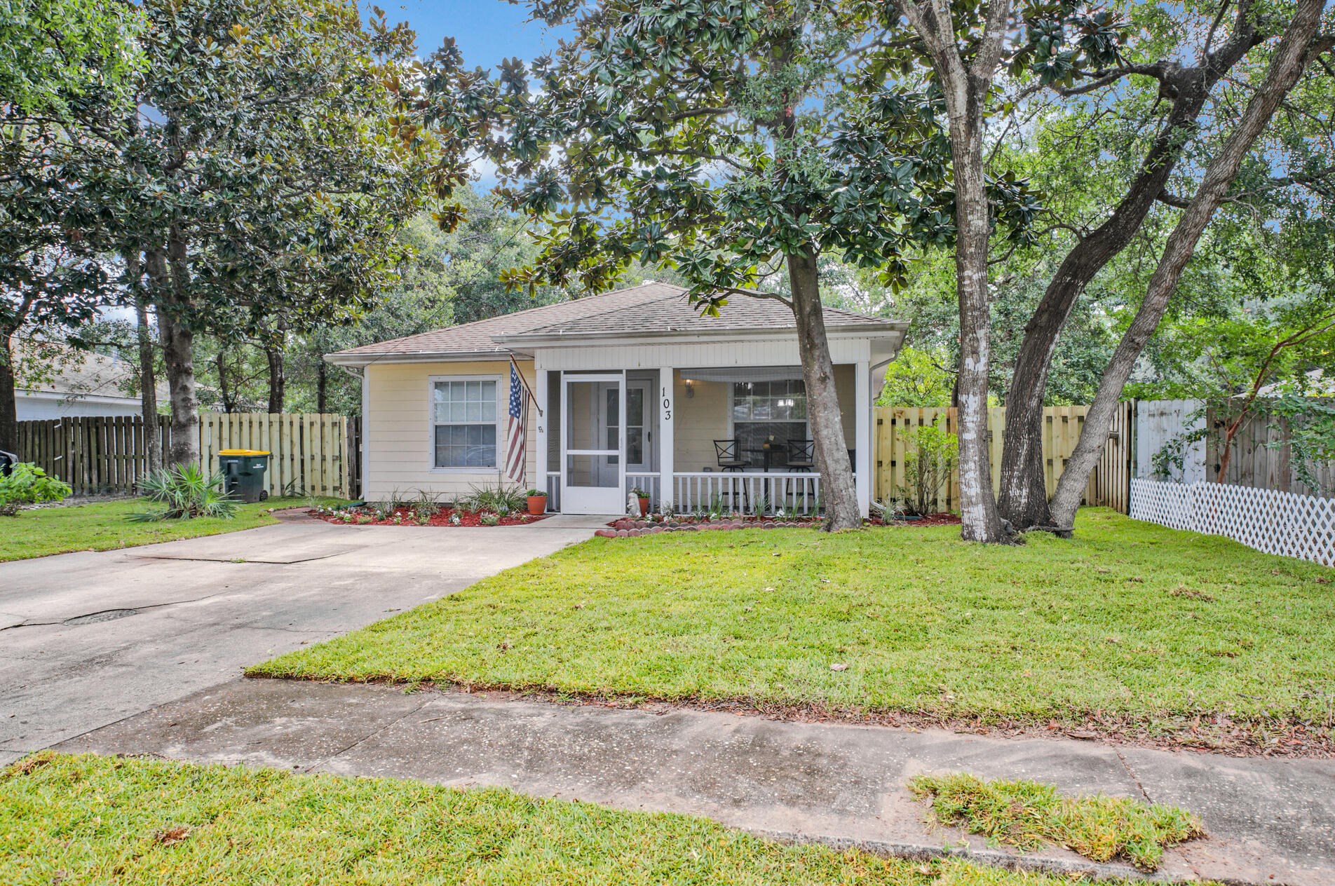103 Harbeson Ave, Fort Walton Beach, FL 32548-5507