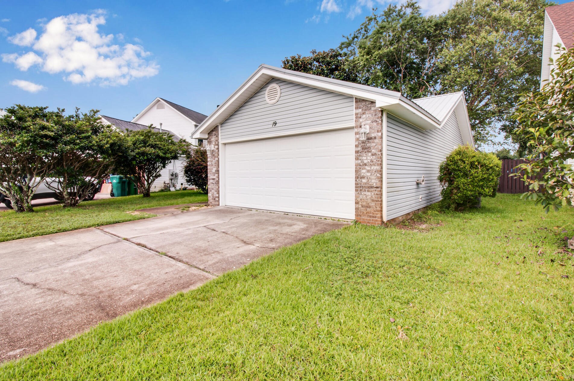 19 Ruby Cir, Mary Esther, FL 32569-2600