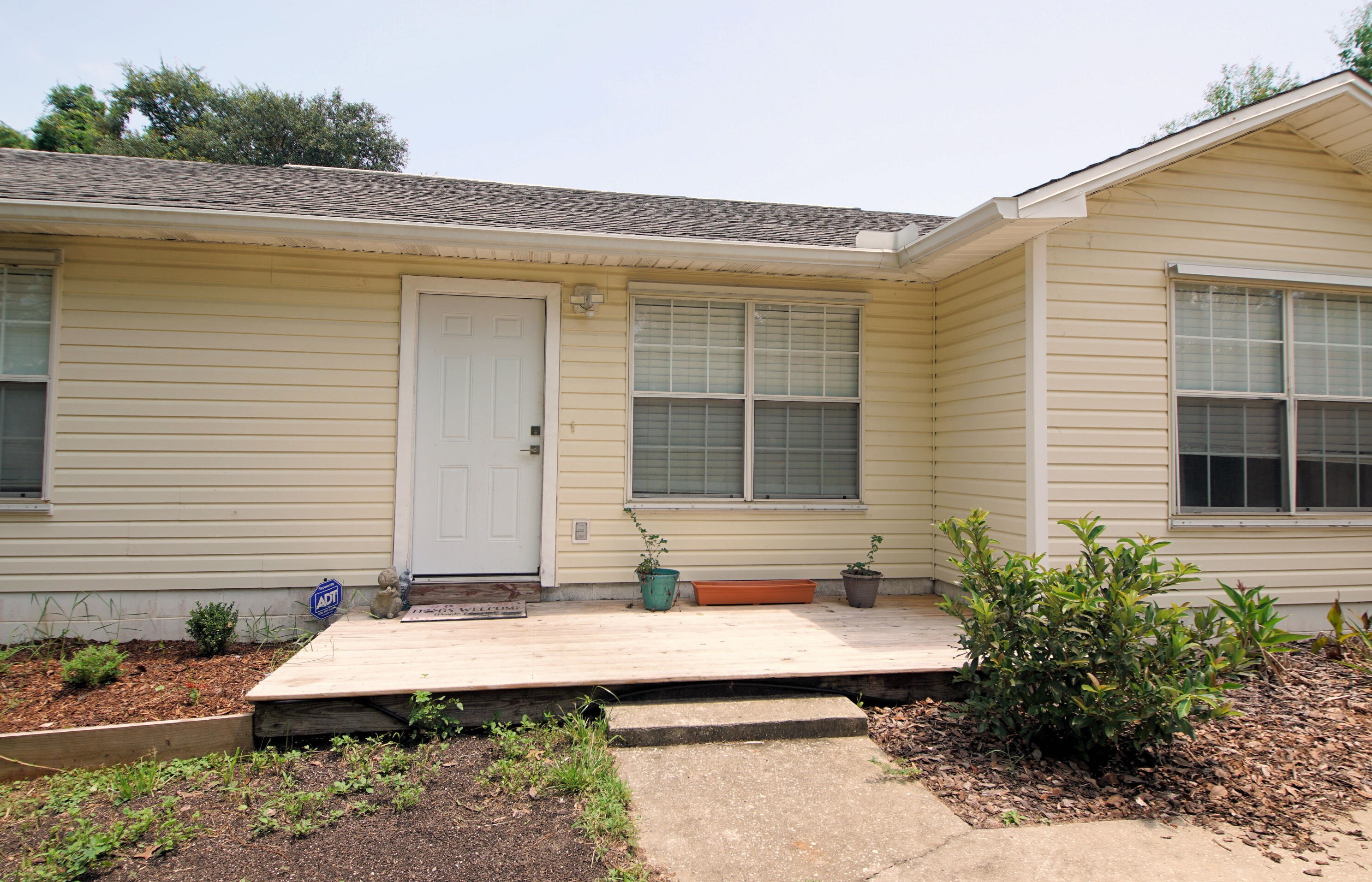 323 Austin Ave, Mary Esther, FL 32569-1303