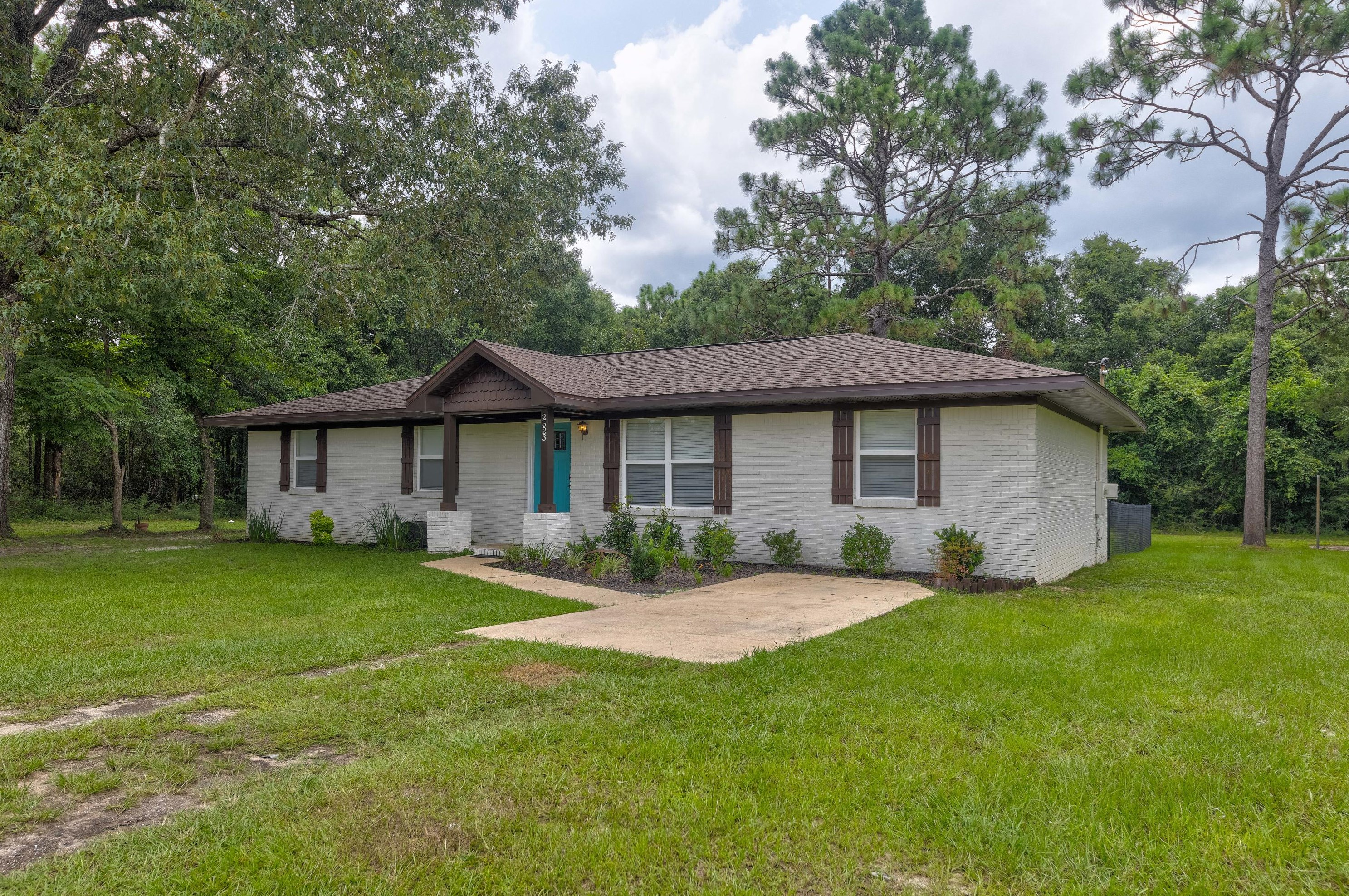 2523 Lake Silver Rd, Crestview, FL 32536-9304