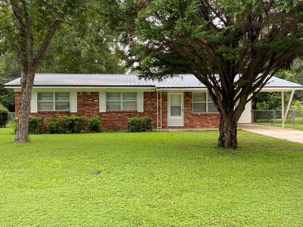 205 Powell Dr, Crestview, FL 32536