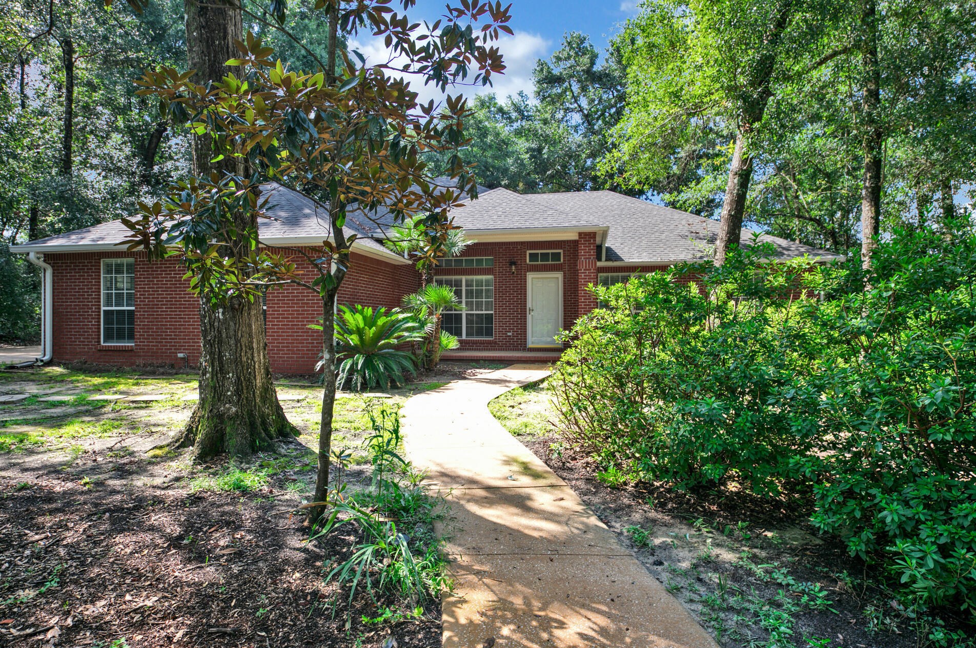 101 Eagle Dr, Crestview, FL 32536-8401