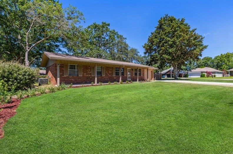 15 Fawn Ln, Shalimar, FL 32579