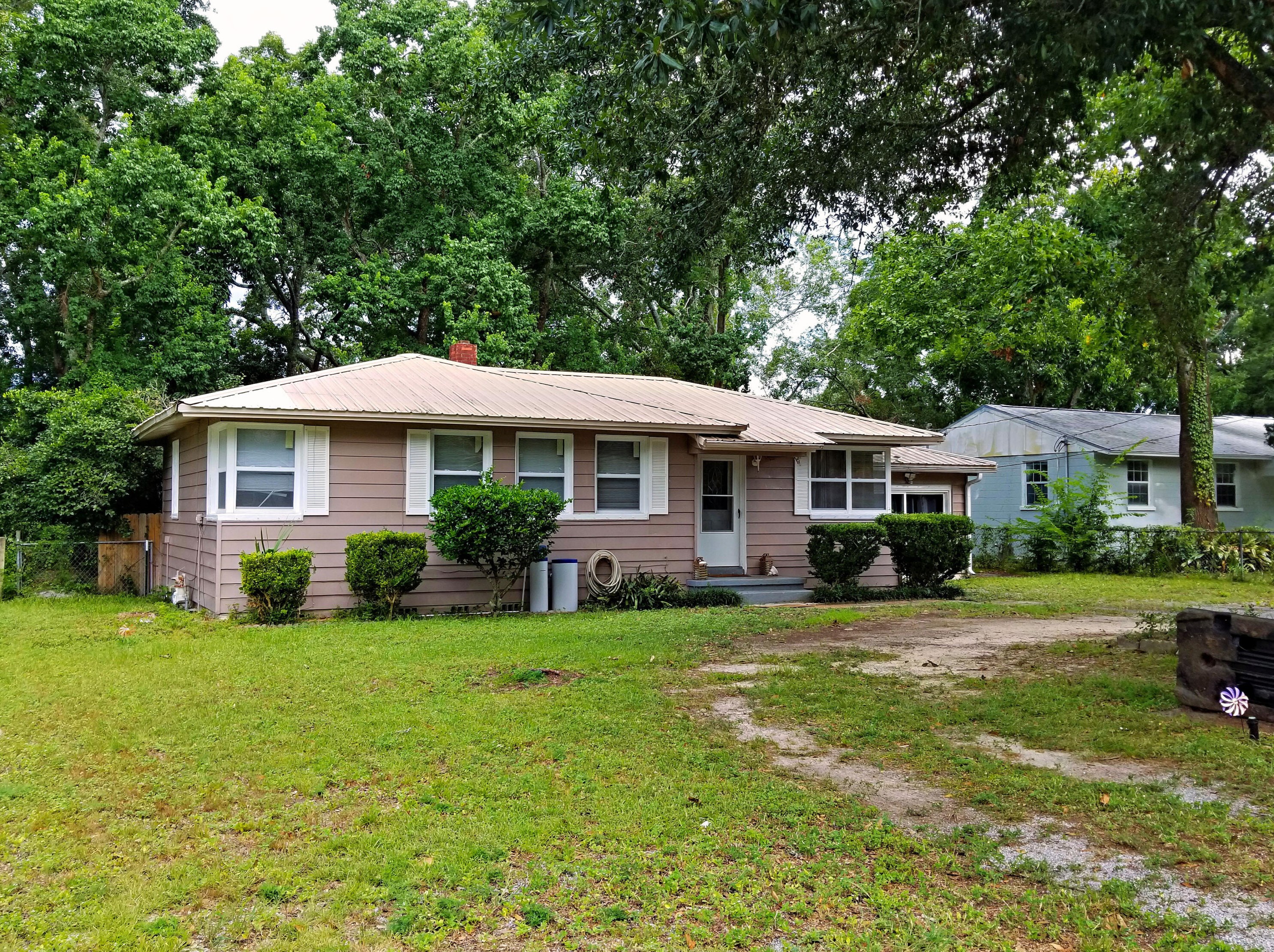 210 Marshall Dr, Fort Walton Beach, FL 32547-2818