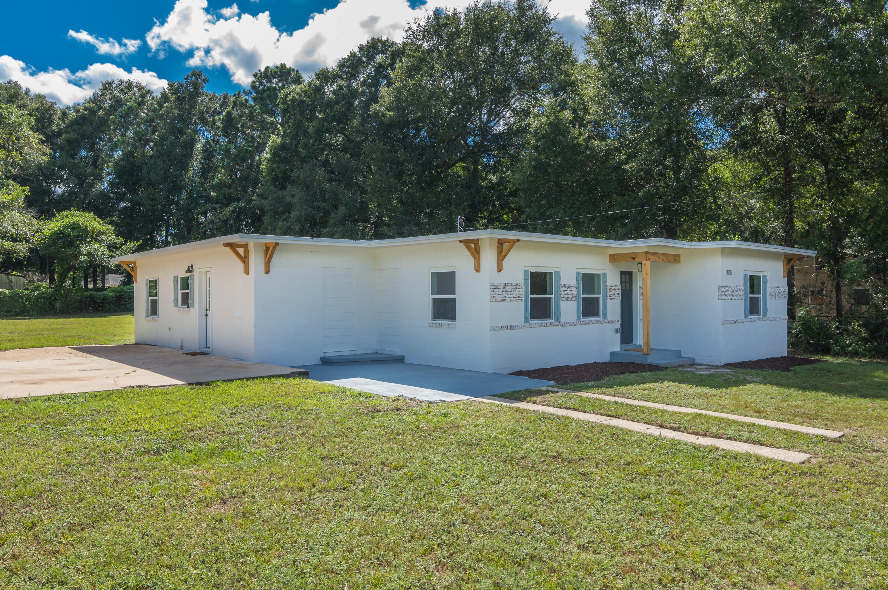 110 Butler Cir, Crestview FL  32536-2418 exterior