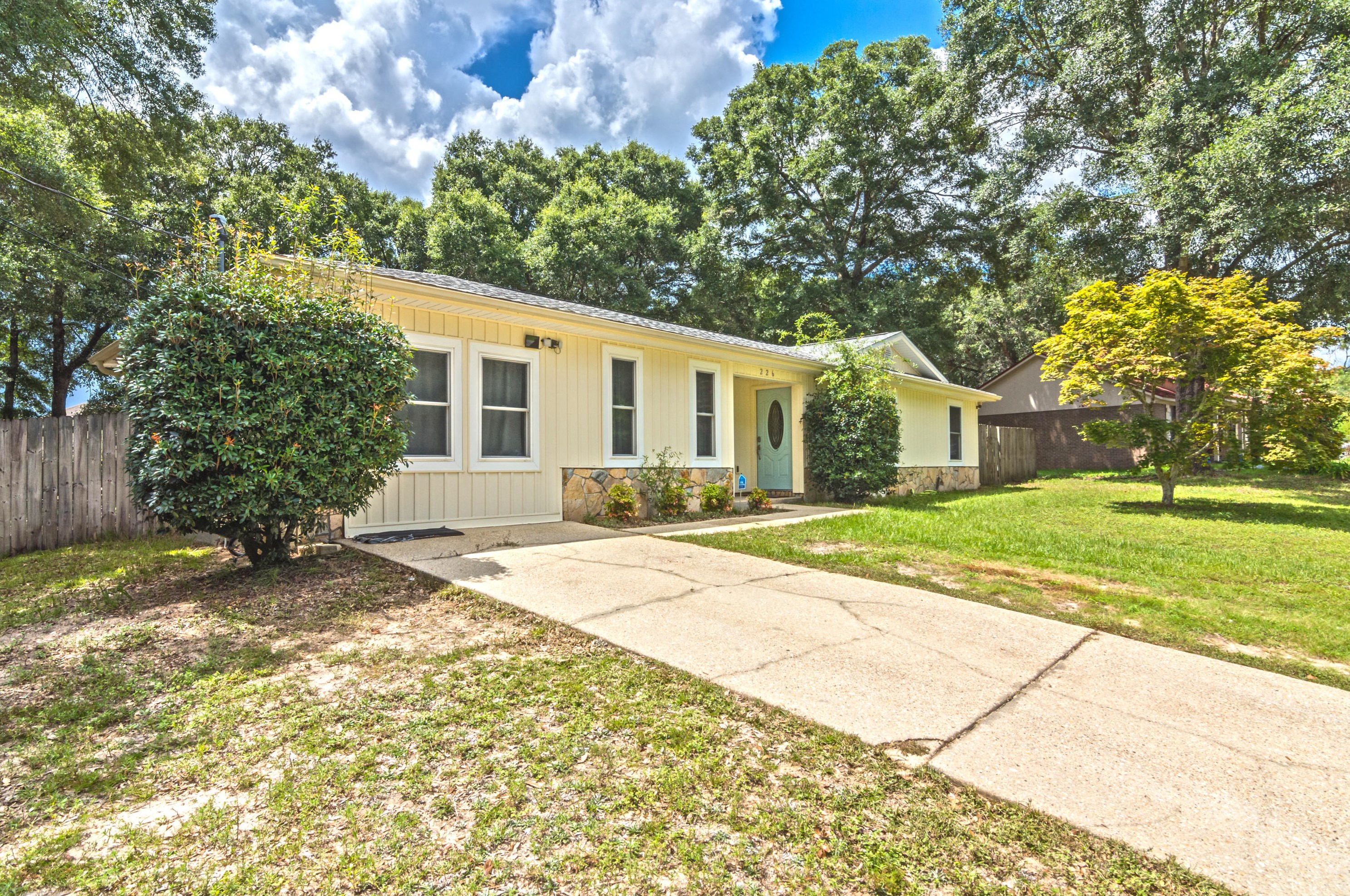 226 Springwood Cir, Crestview, FL 32536-9586