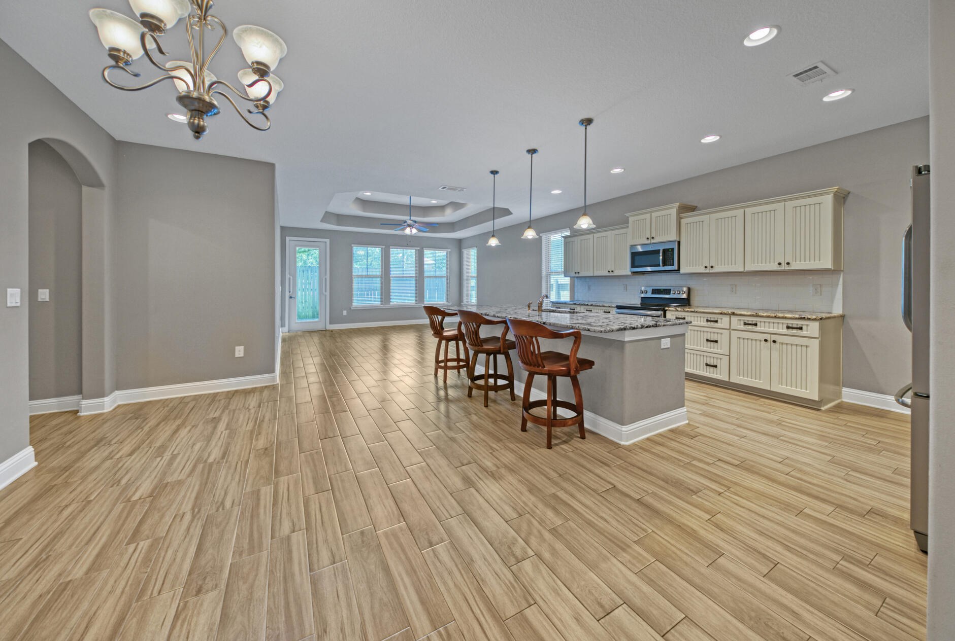 131 Barks Dr, Fort Walton Beach, FL 32547-6725