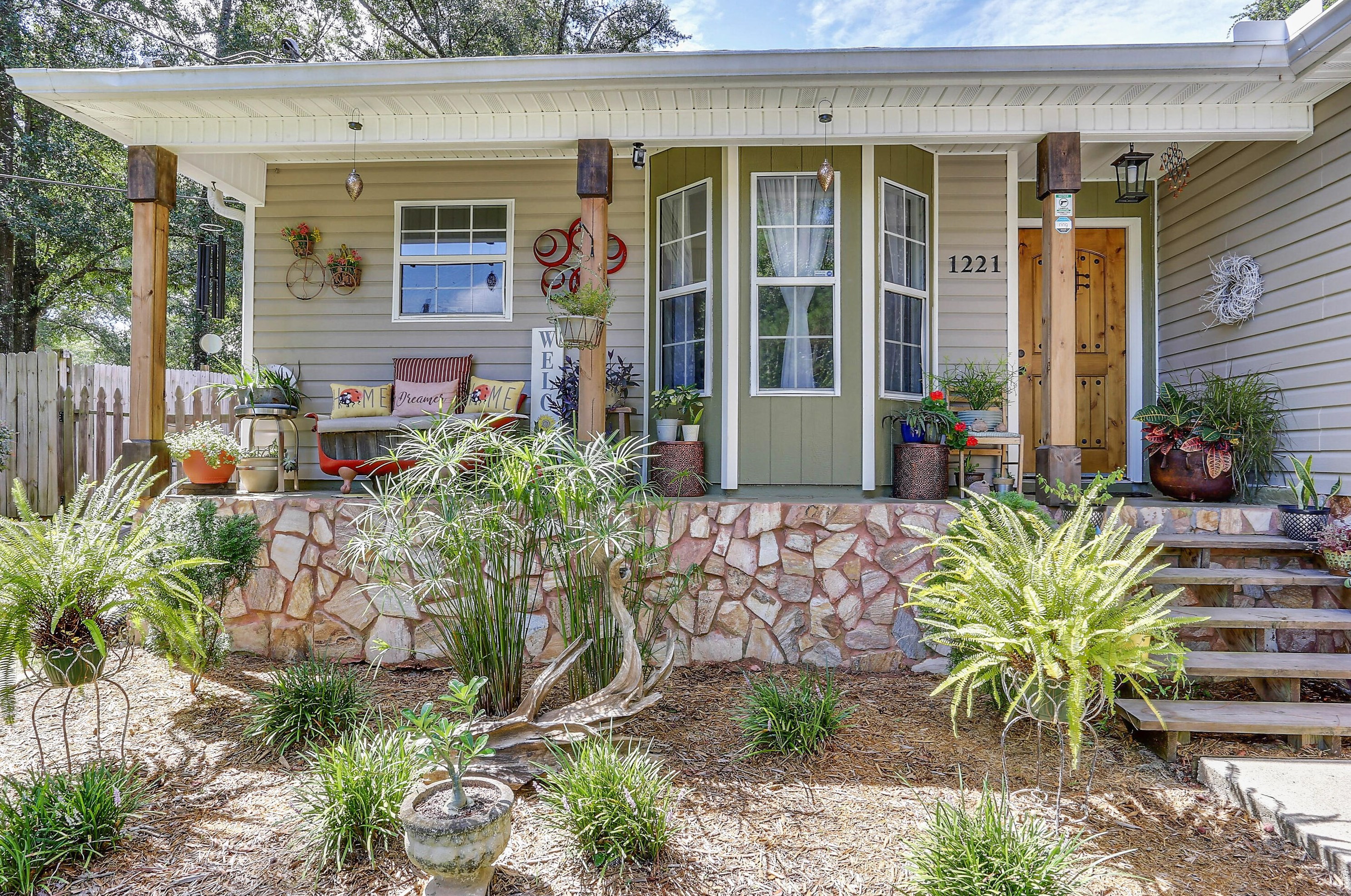 1221 E Chestnut Ave E, Crestview, FL 32539