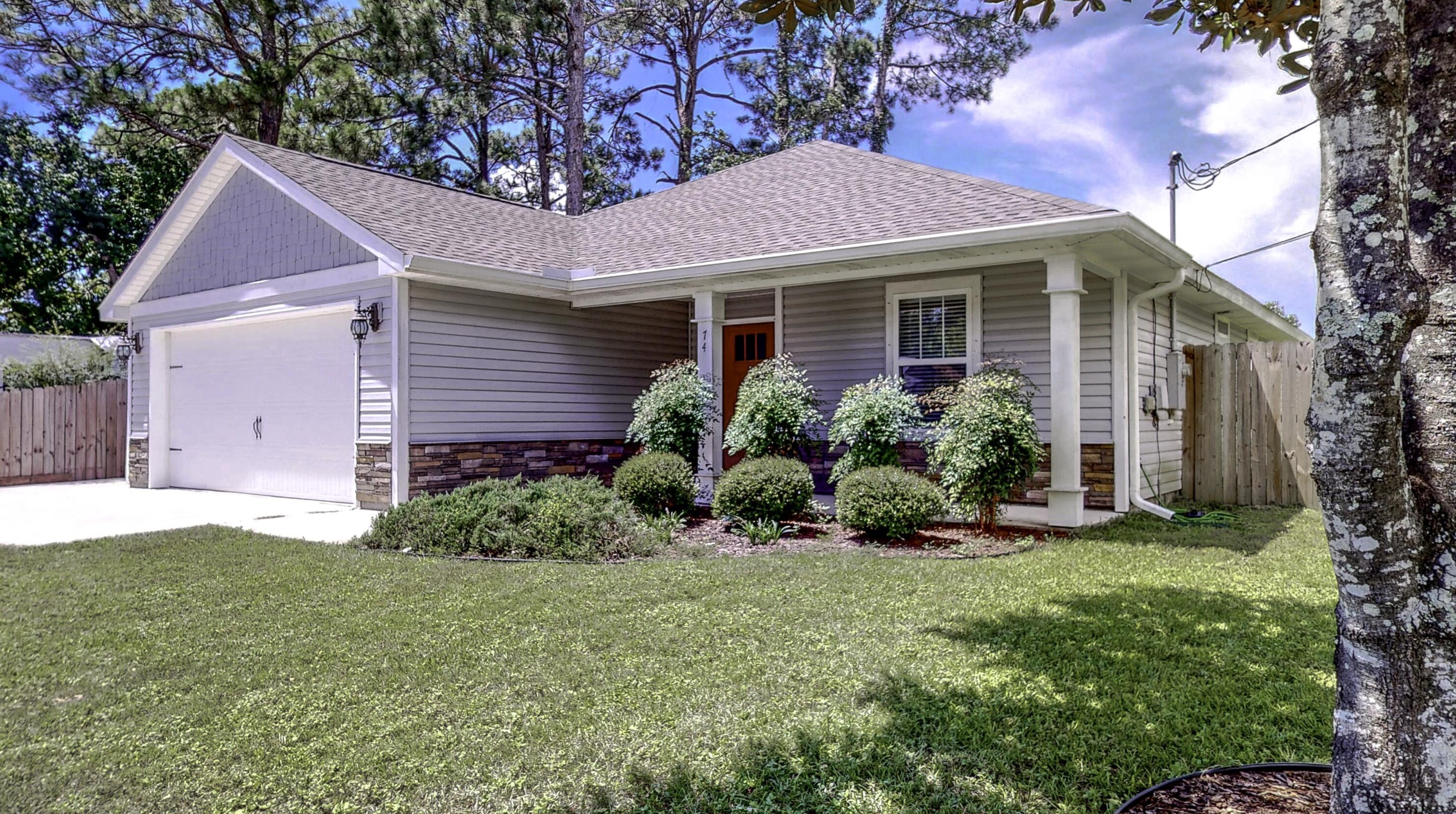 74 Brenda Ln, Mary Esther, FL 32569