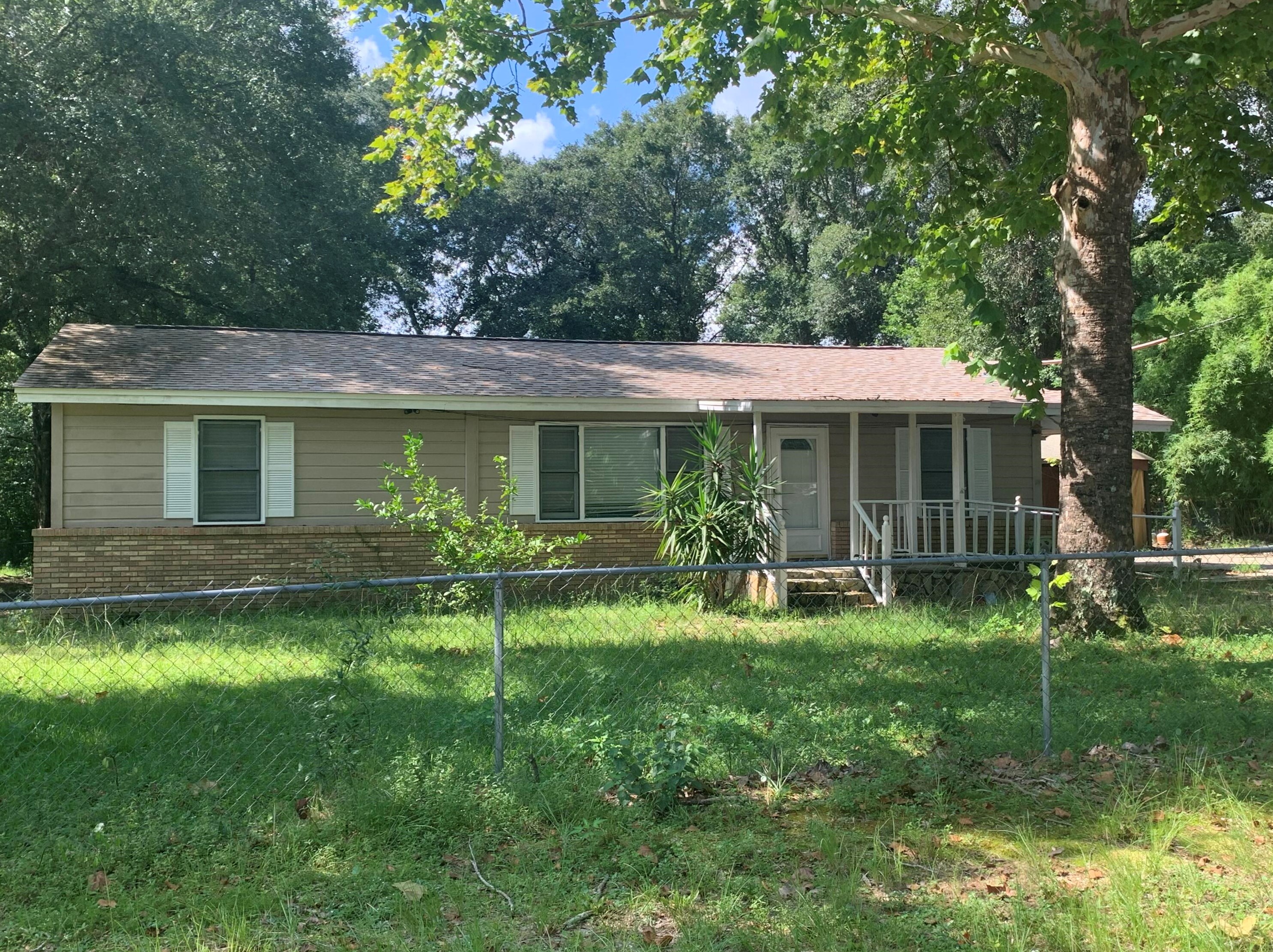 557 Robinson Ave, Crestview FL  32539-4623 exterior