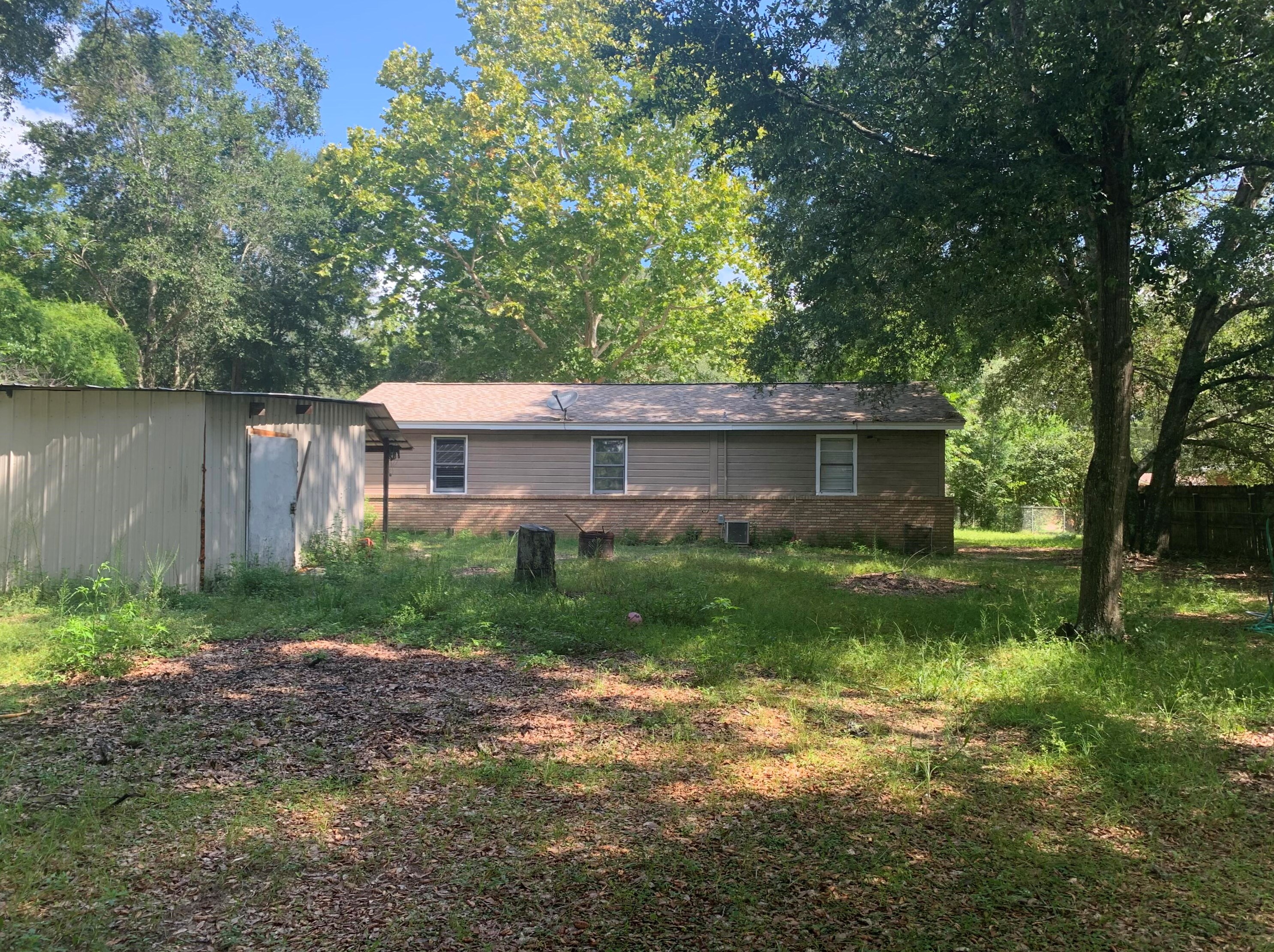 557 Robinson Ave, Crestview FL  32539-4623 exterior