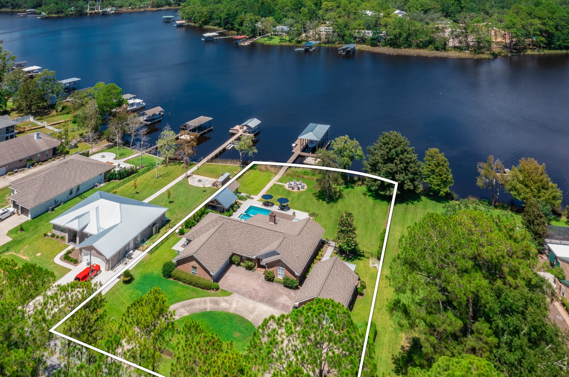 816 Bay Grove Rd, Freeport, FL 32439