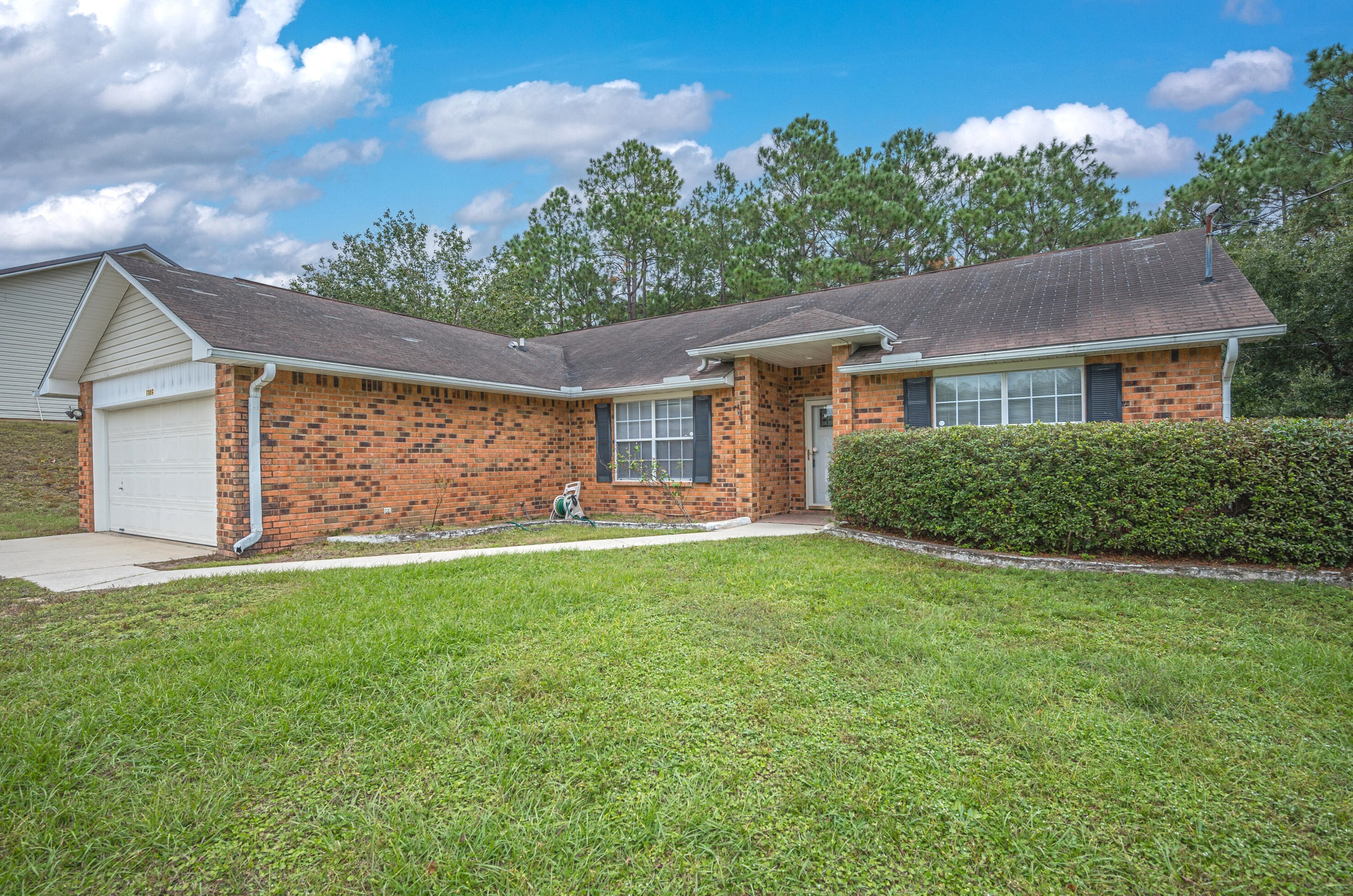 1305 Jefferyscot Ct, Crestview FL  32536-4204 exterior