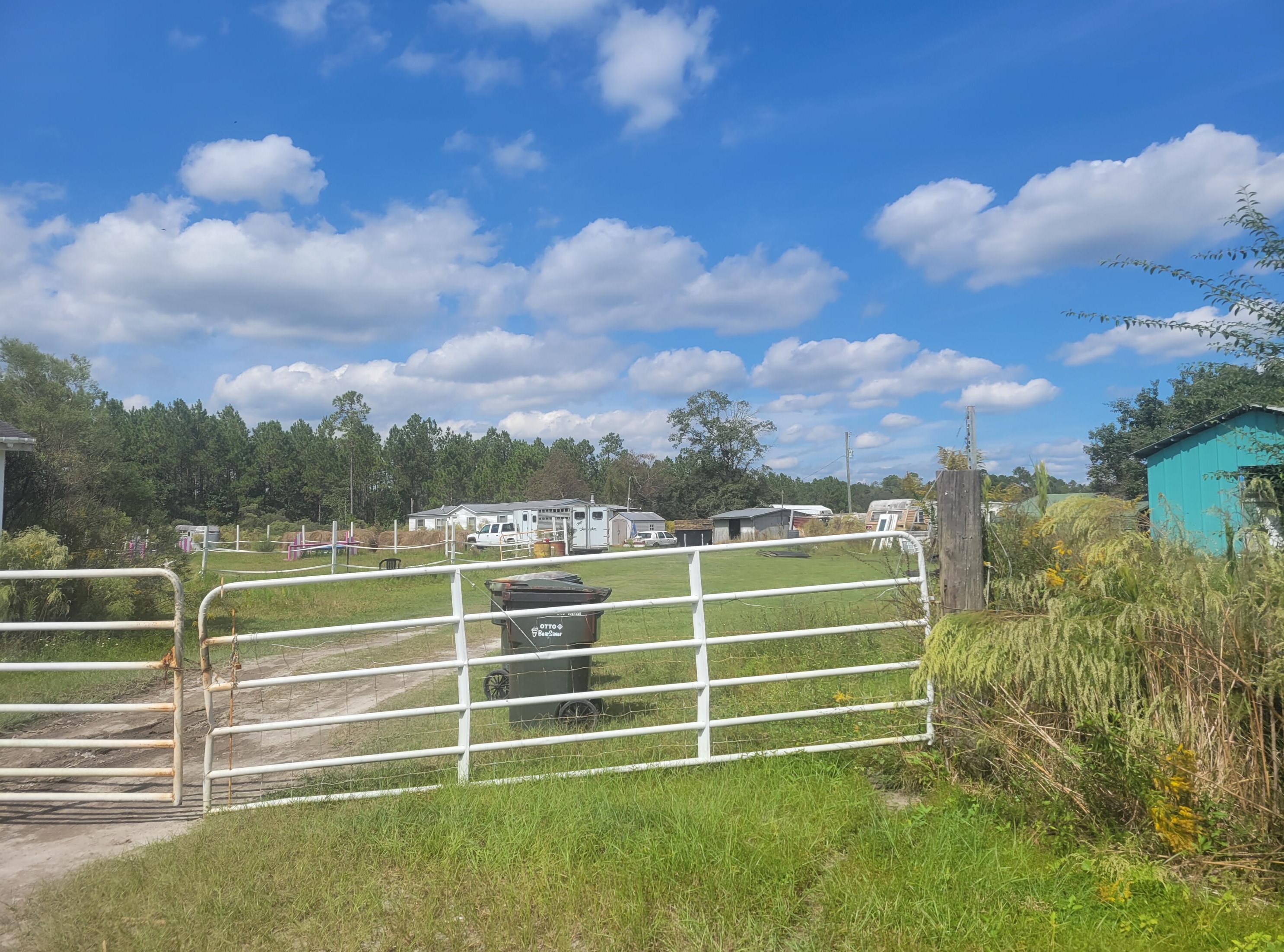 21 Antioch Cemetery Rd, Red Bay, FL 32455-4707