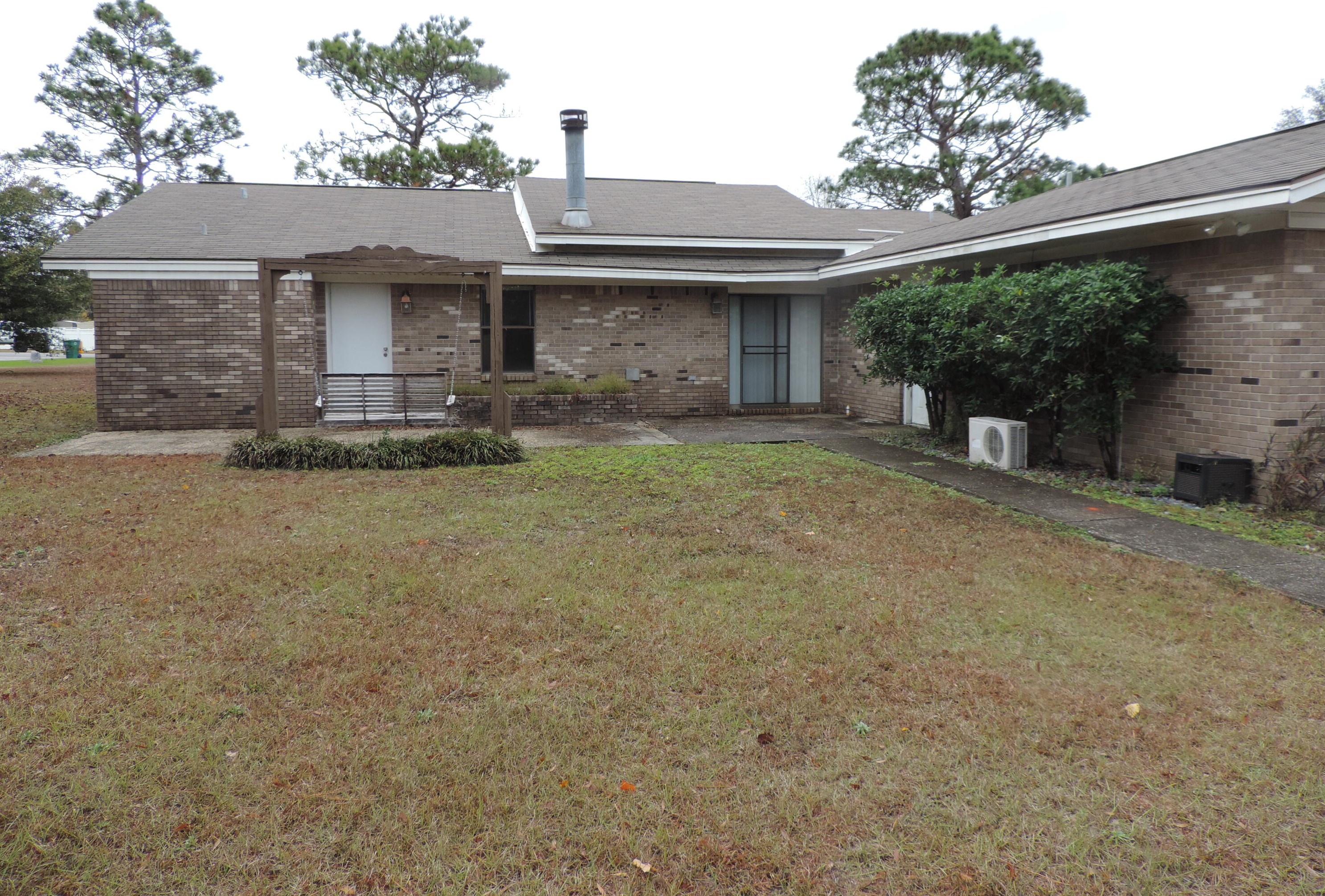 3086 Astro Dr, Crestview, FL 32539-8590
