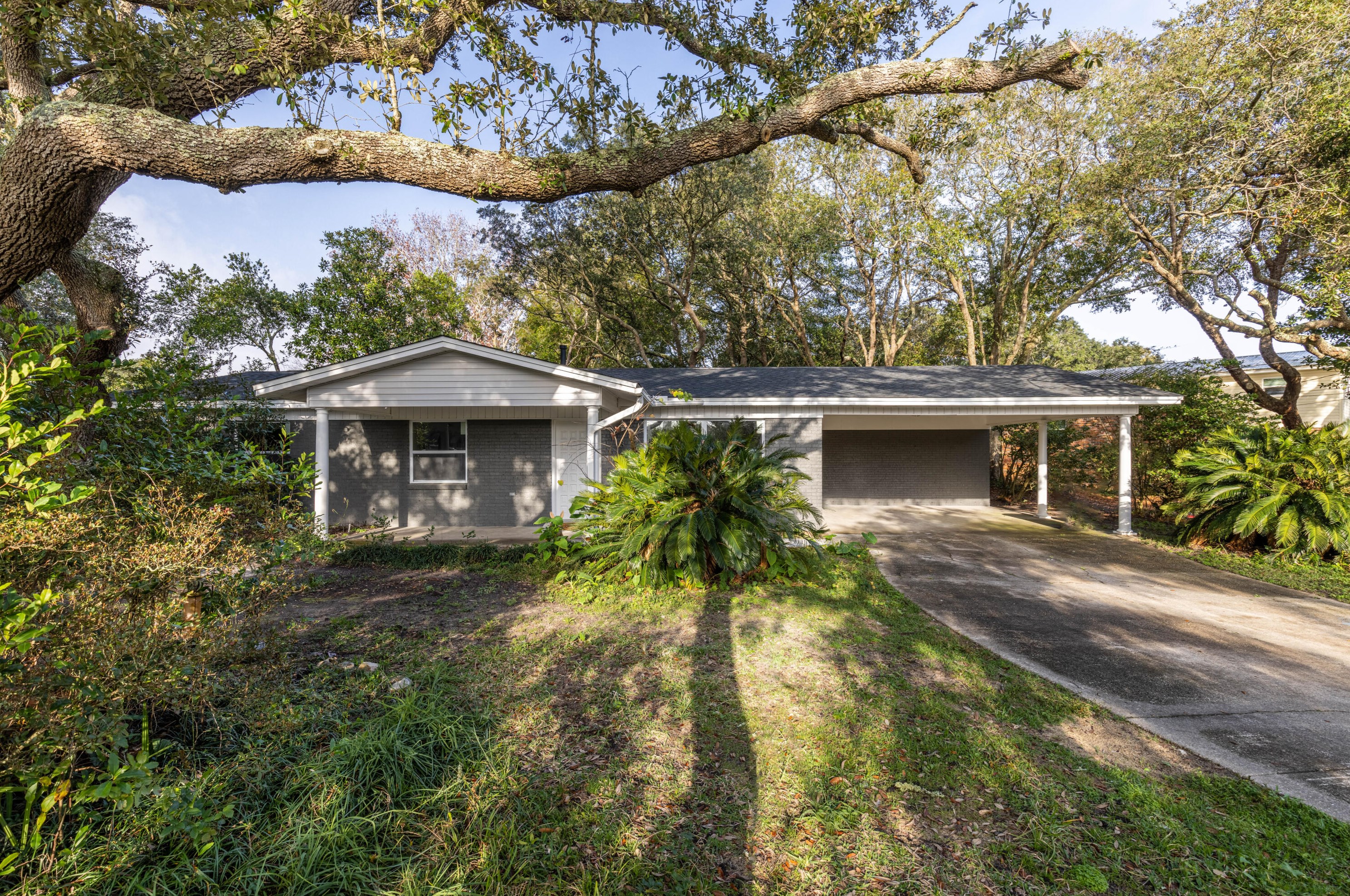 139 Virginia Dr, Fort Walton Beach, FL 32548-4155