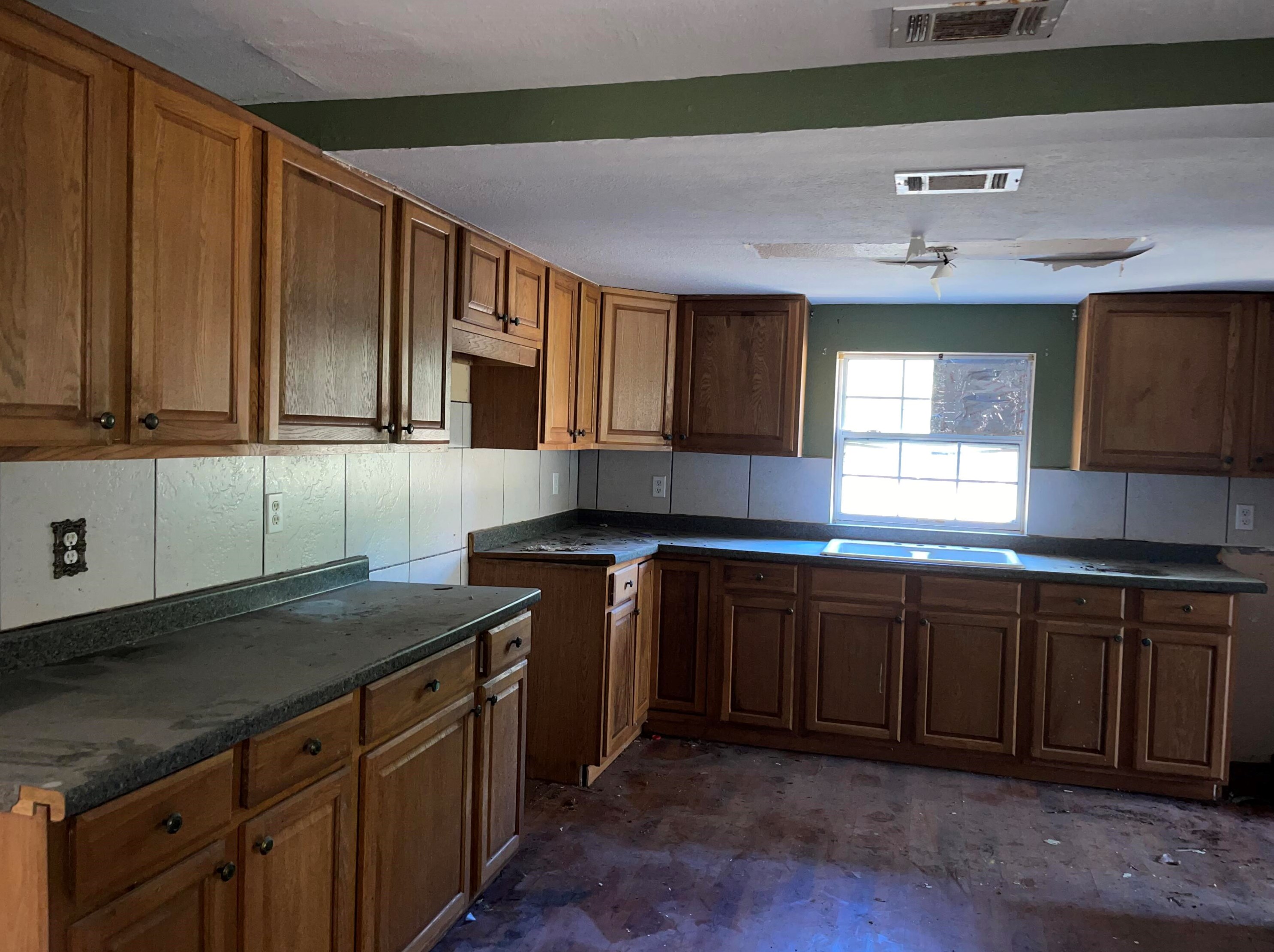 339 Pineview Cir, Red Bay, FL 32455-2824