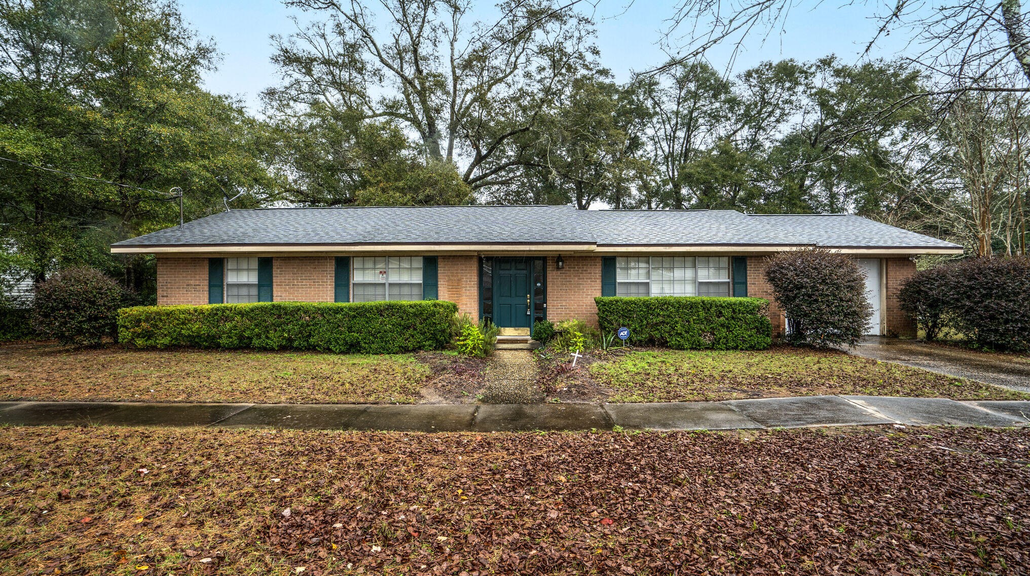 477 S 11th Street S, Defuniak Springs, FL 32435