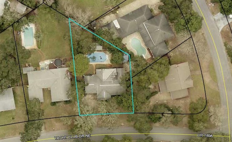 331 Yacht Club Dr, Fort Walton Beach, FL 32548-6437