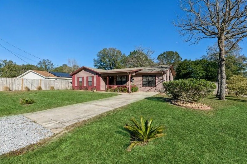 1202 Valley Rd, Crestview, FL 32539-8994