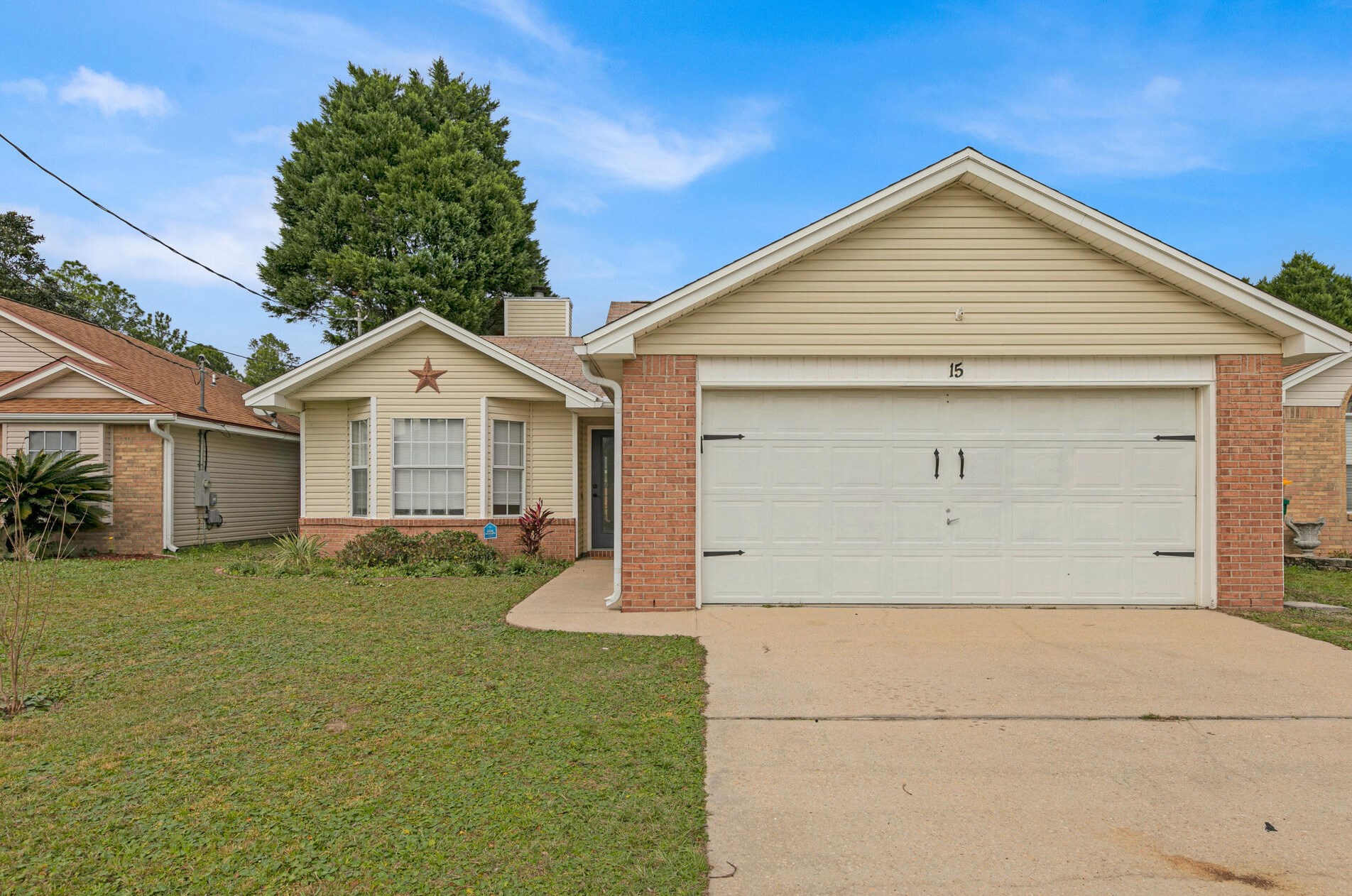 15 L B J Sr Dr, Fort Walton Beach, FL 32547-1163