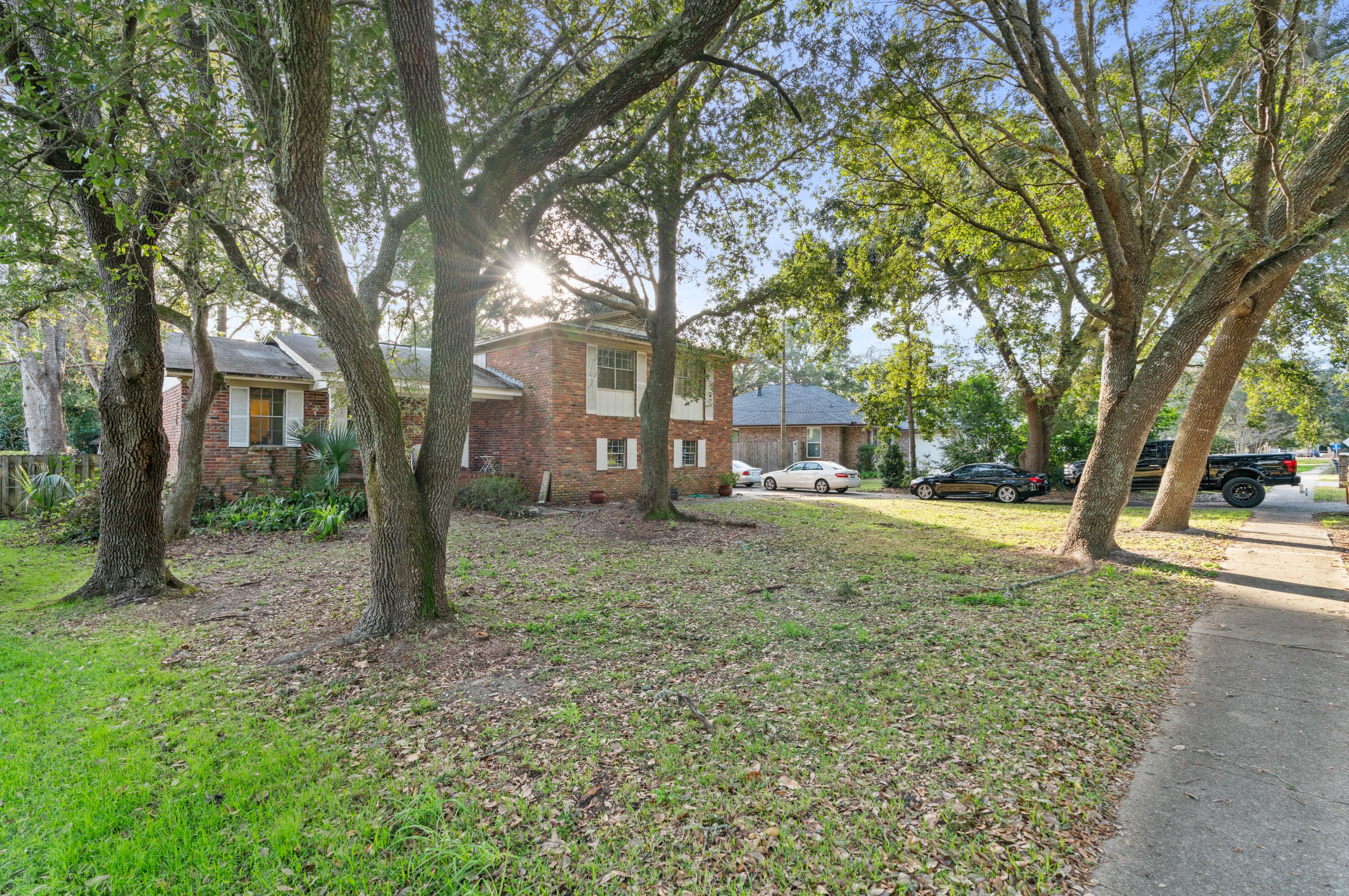 216 Yacht Club Dr, Fort Walton Beach, FL 32548-6422