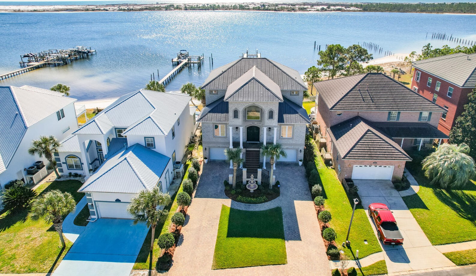 554 Shimmering Ln, Mary Esther, FL 32569-3422