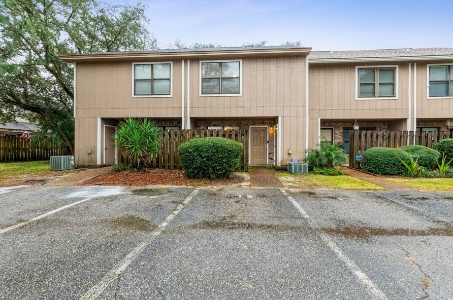 19 Falcon Ridge Ln, Fort Walton Beach, FL 32547-2366