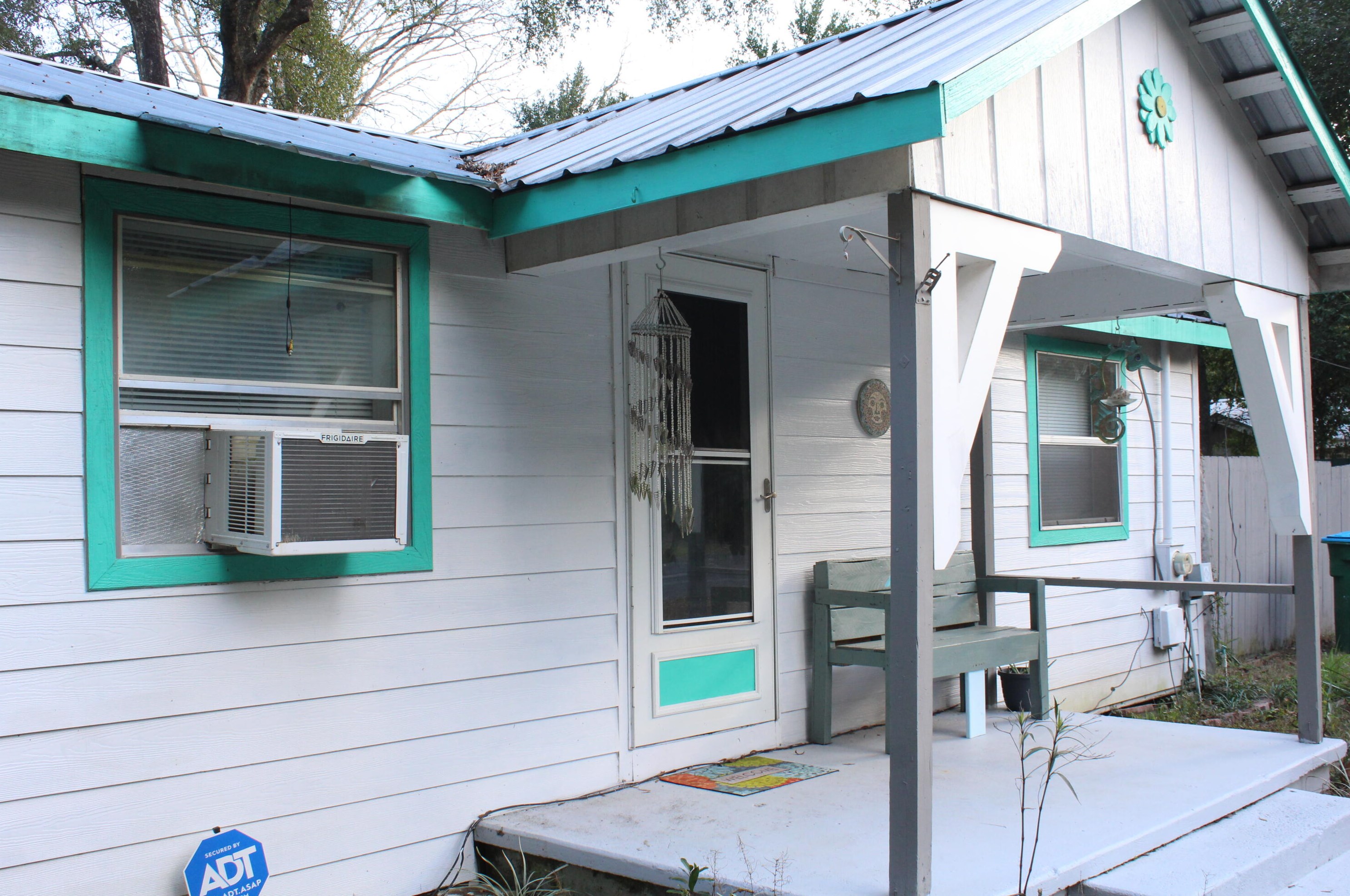 697 E Cobb Ave E, Crestview, FL 32539