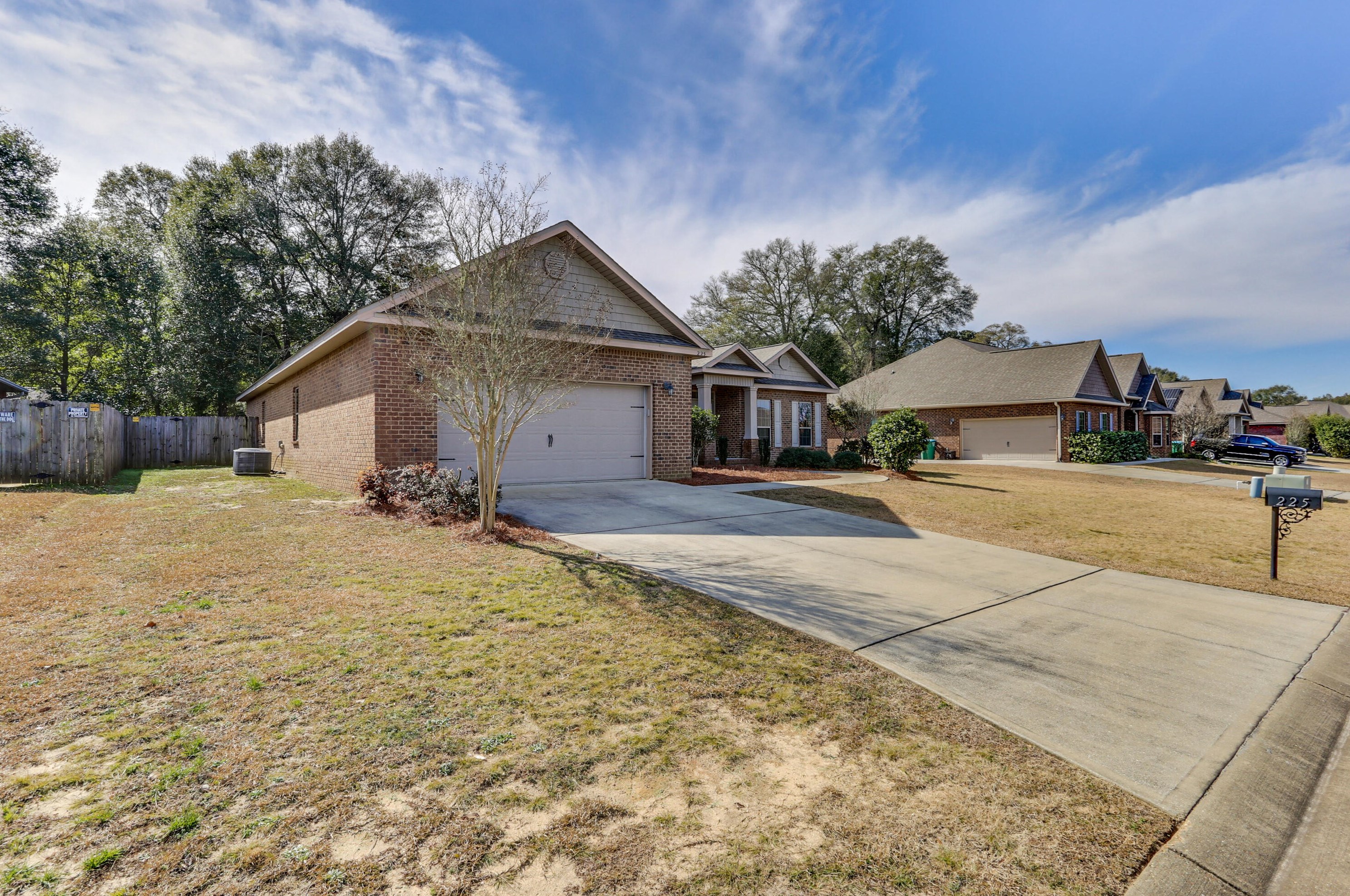 225 Paradise Palm Cir, Crestview FL  32536-5600 exterior