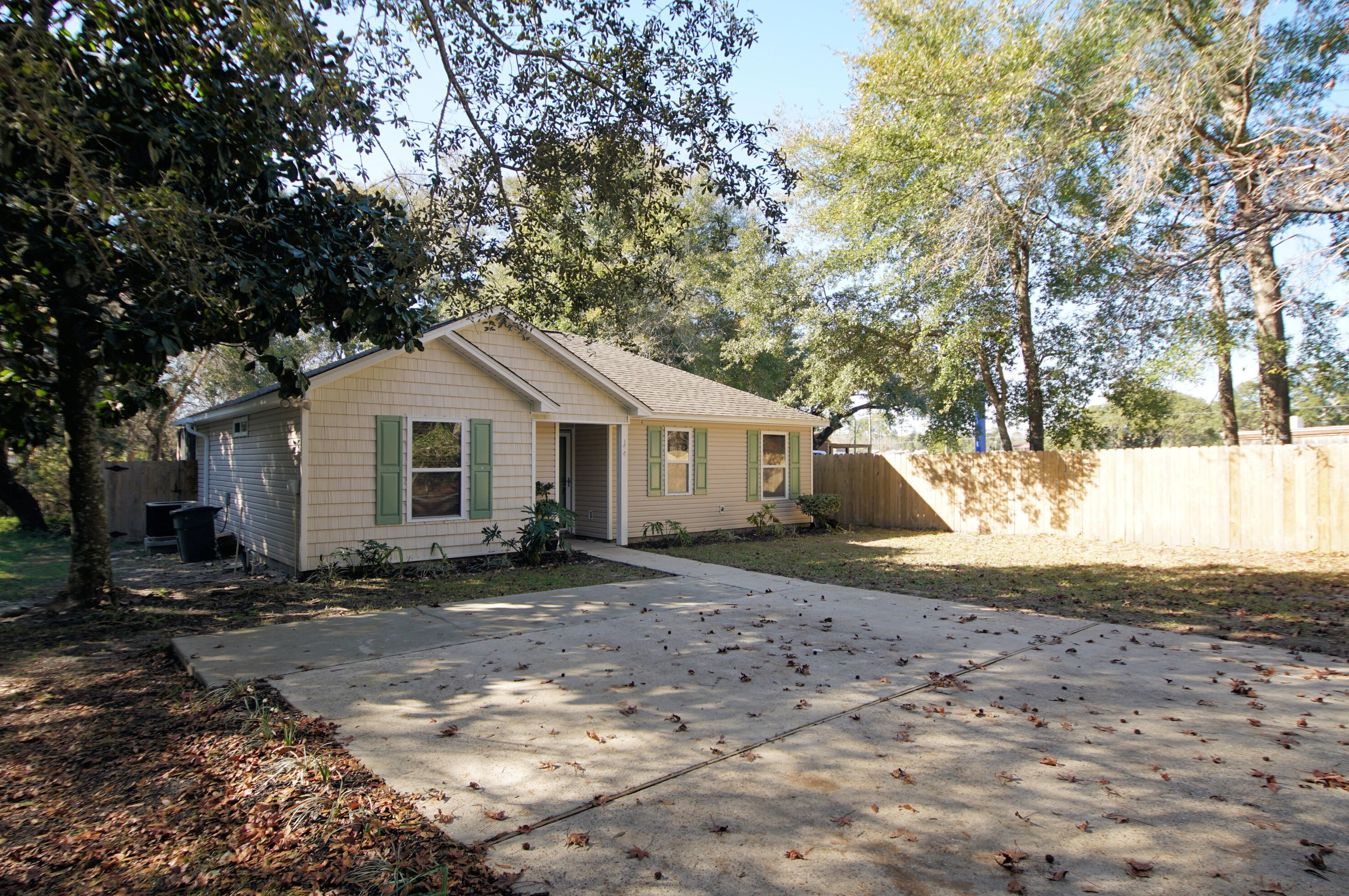 44 Wildwood St, Niceville, FL 32578-8236