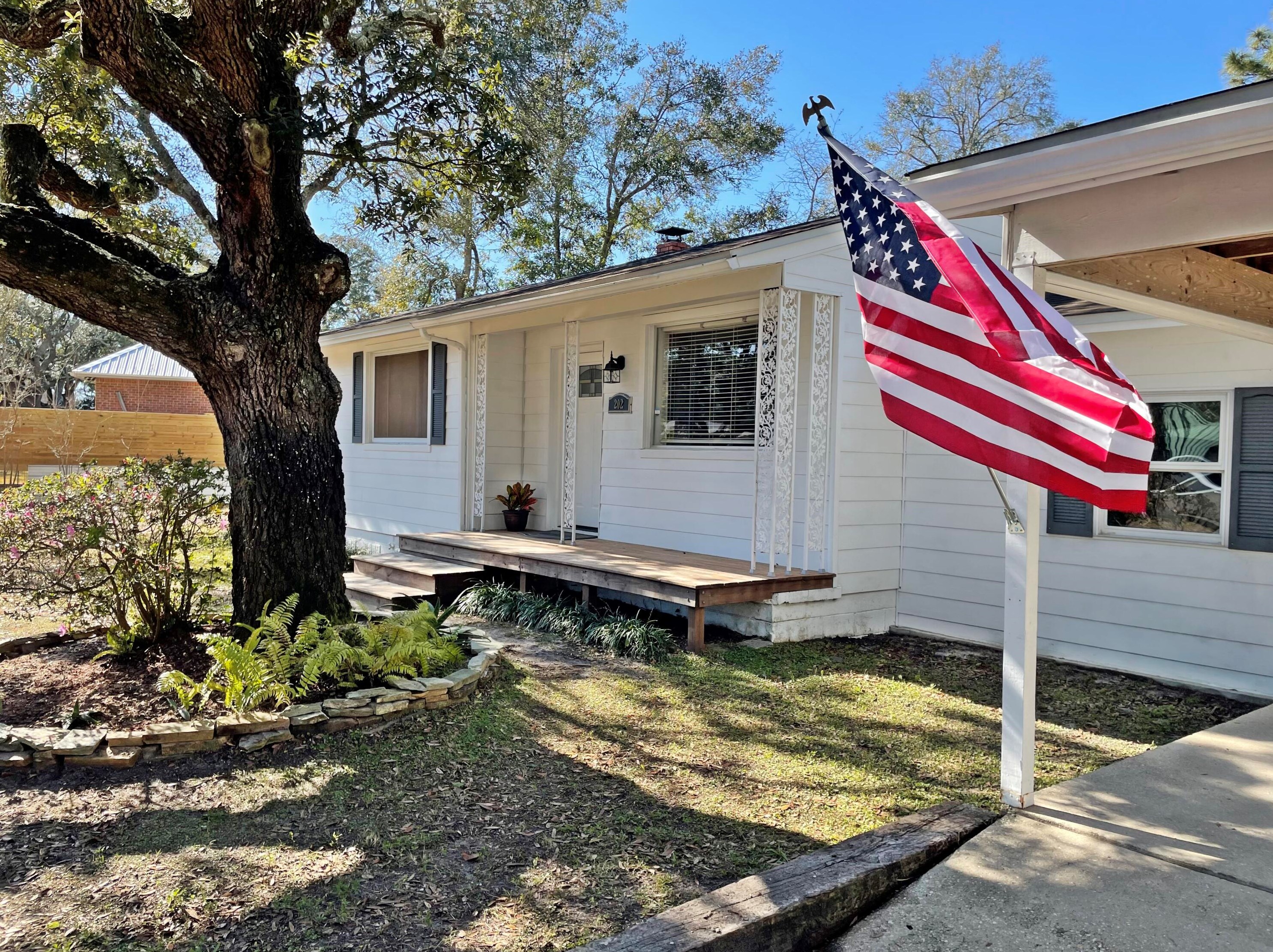 202 Greenbrier Dr, Fort Walton Beach, FL 32547-2816