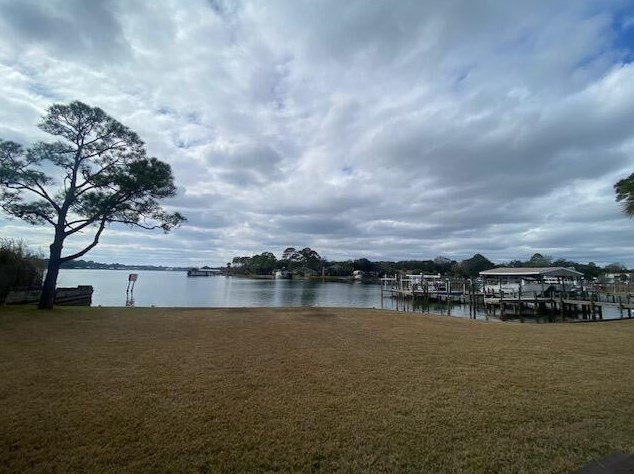 563 Cove Dr, Fort Walton Beach, FL 32547-3751