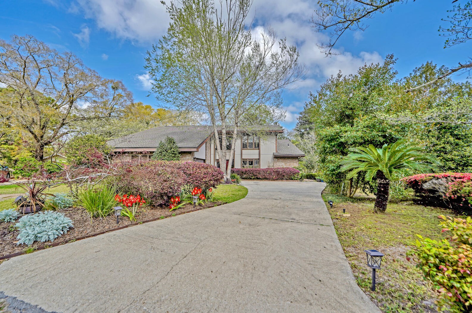 645 Carr Dr, Niceville, FL 32578-1743