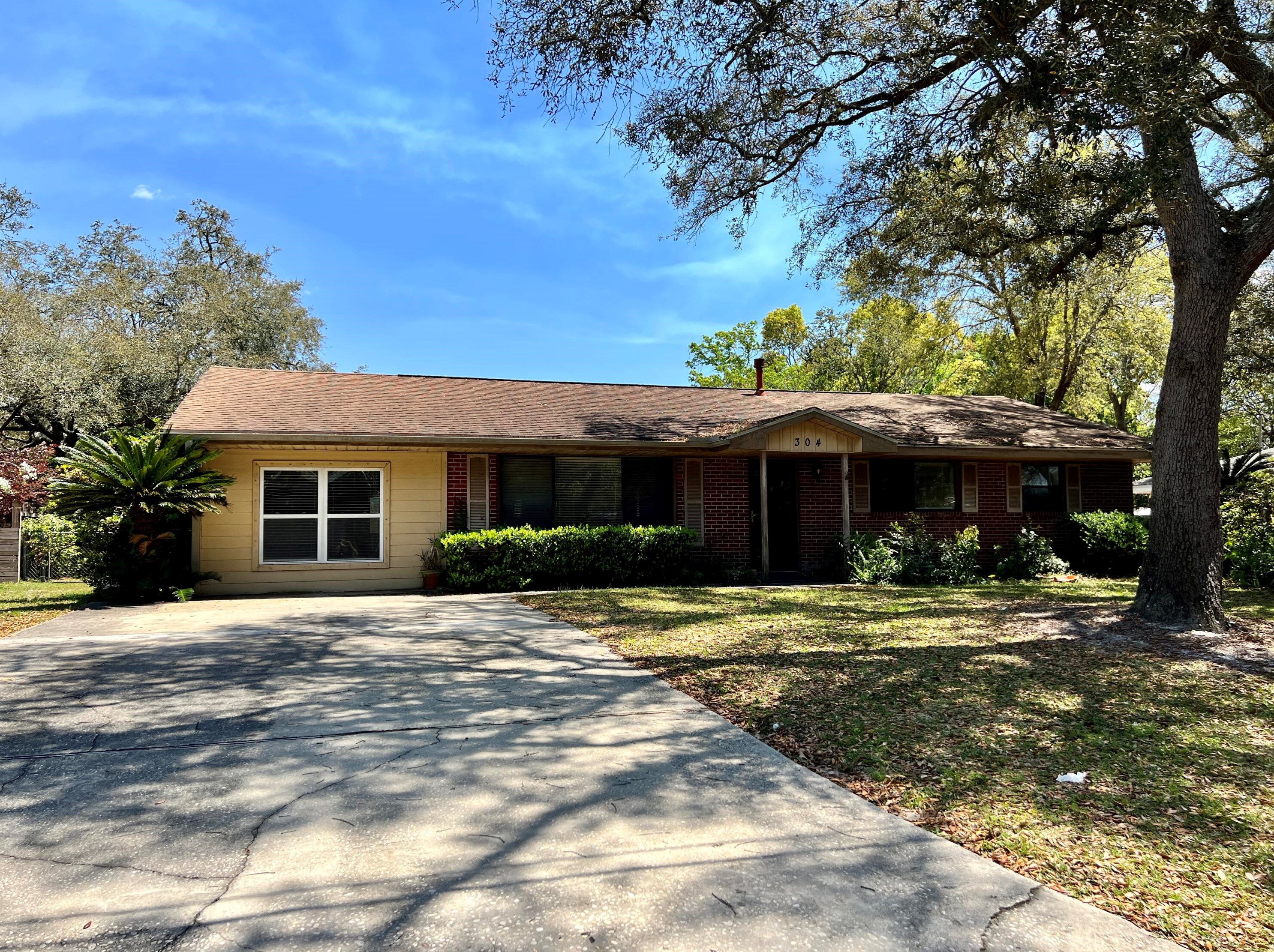 304 Leah Miller Dr, Fort Walton Beach, FL 32548-4112