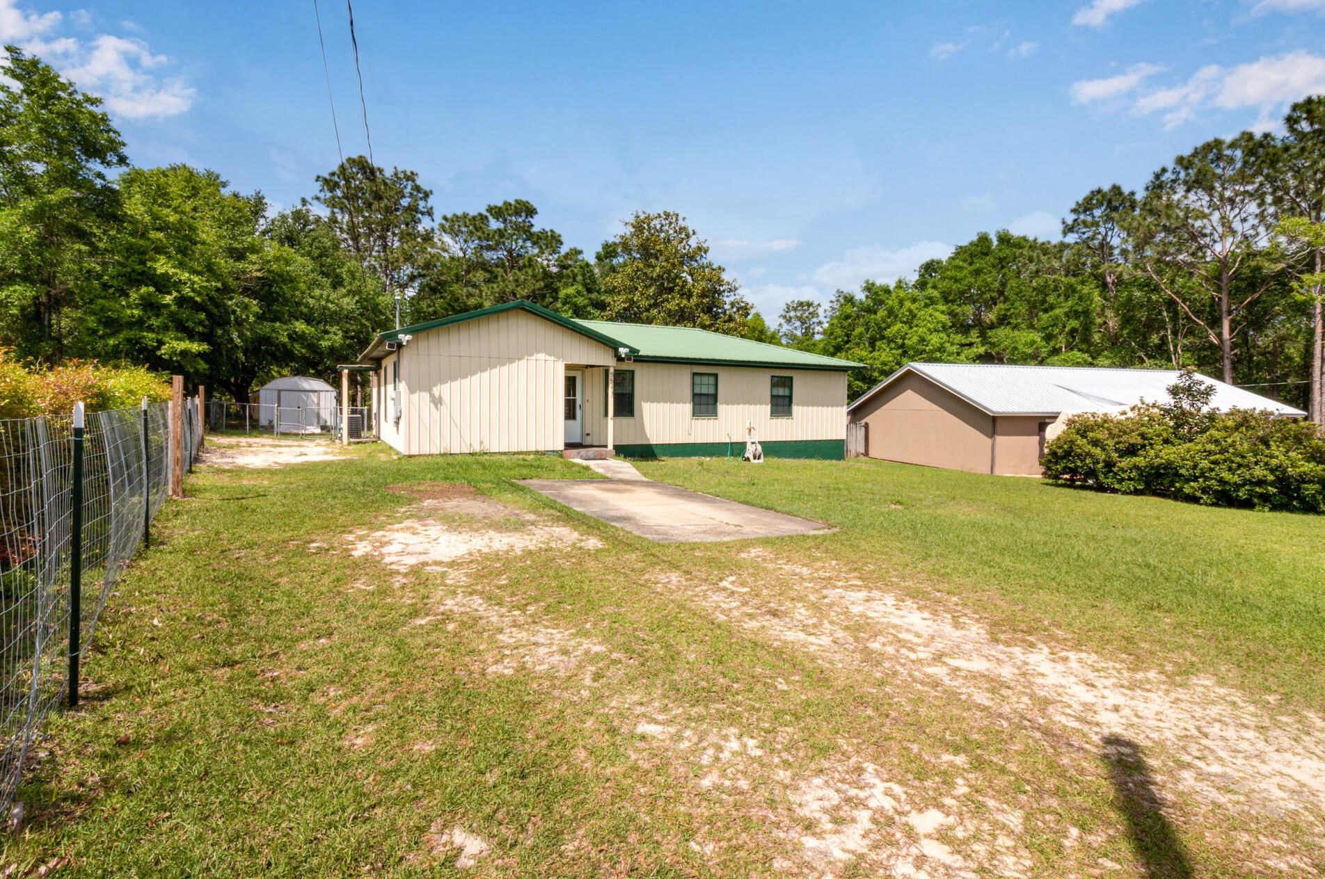 5593 Galaxy Dr, Crestview, FL 32539-8554