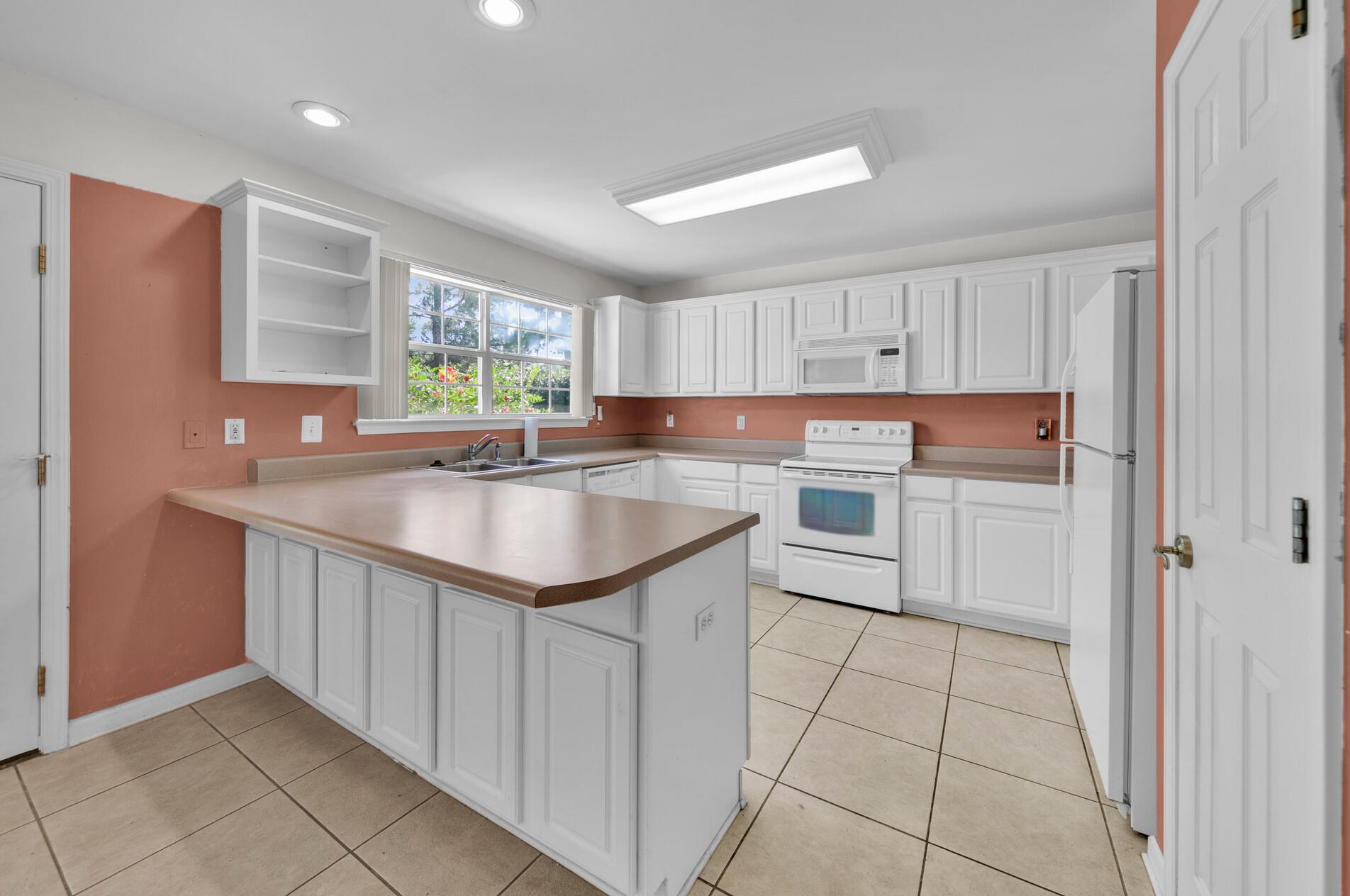 91 Lake Front Dr, Destin, FL 32550-8246