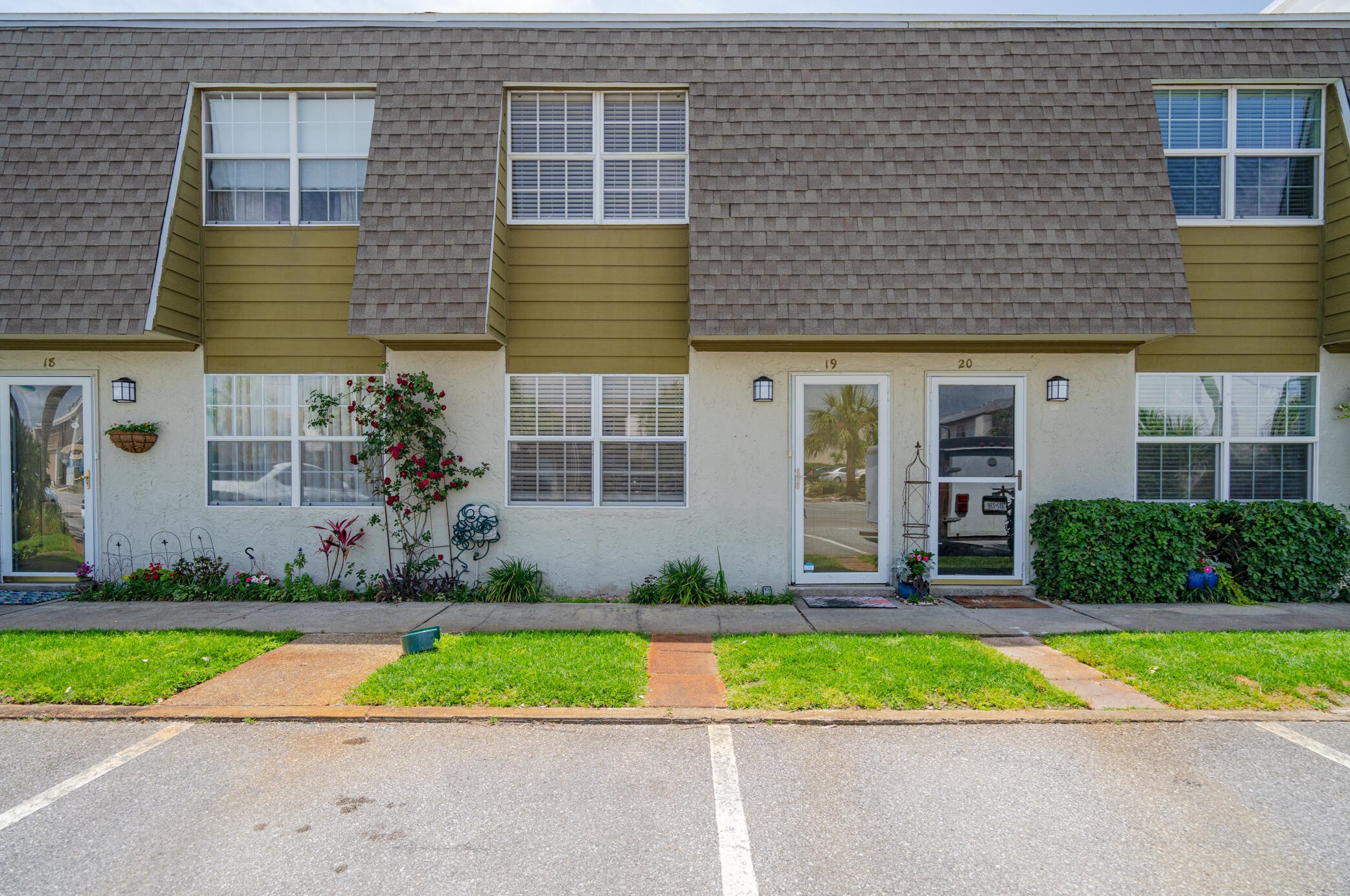 216 Angler Ave, Fort Walton Beach, FL 32548-6246