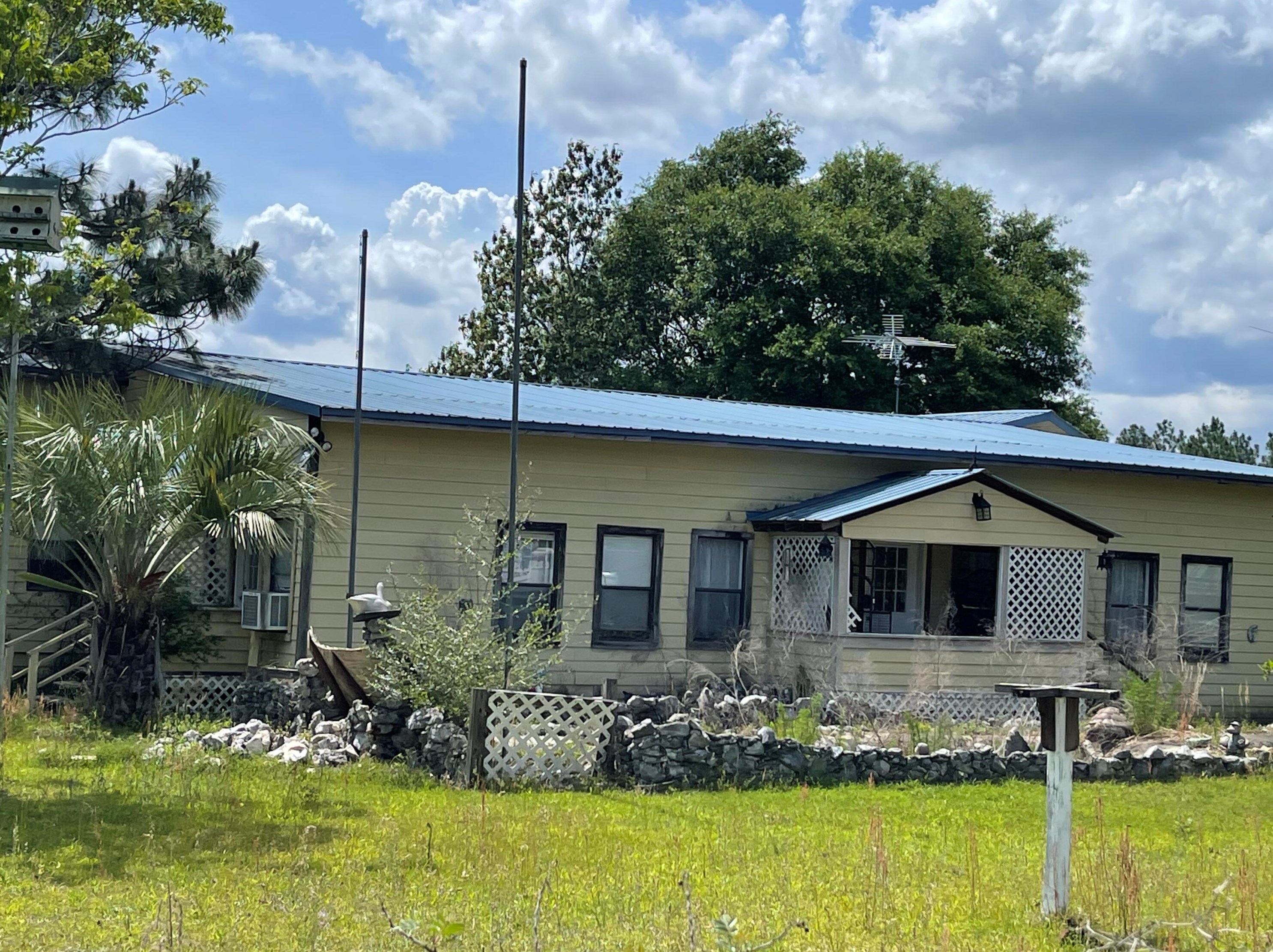 93 N Raphael Road N, Defuniak Springs, FL 32433